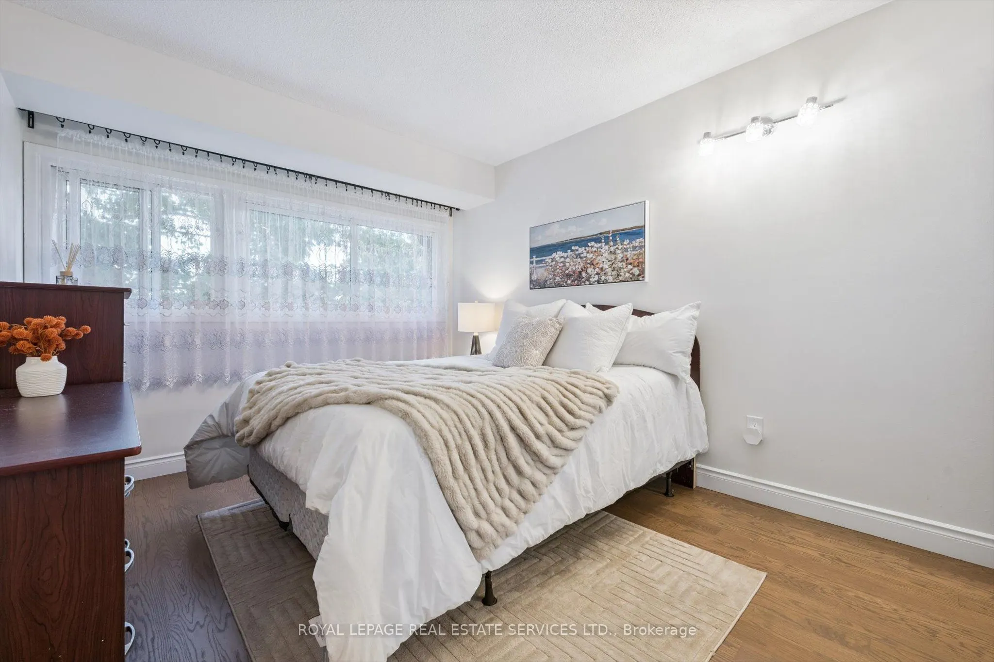 915 Inverhouse Drive, #24