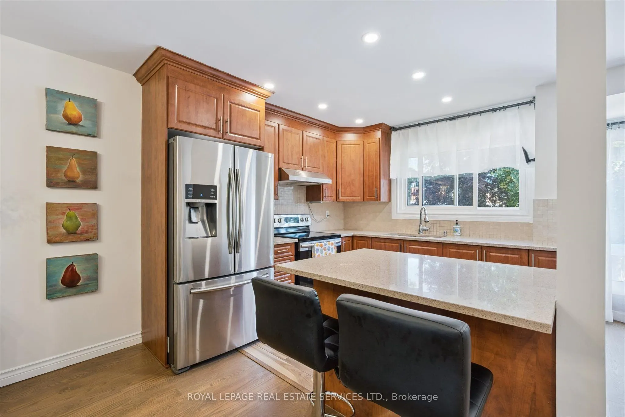 915 Inverhouse Drive, #24