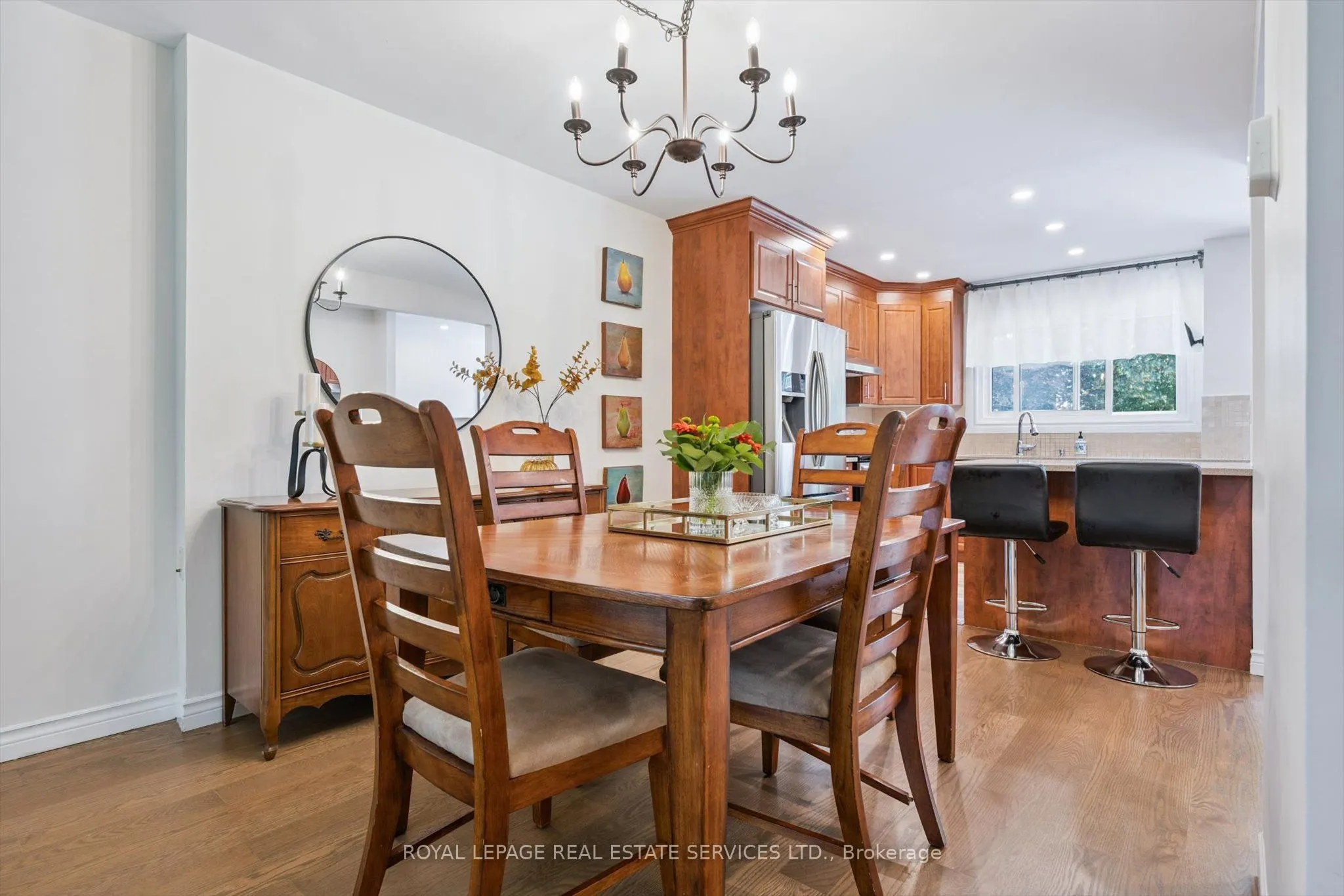 915 Inverhouse Drive, #24