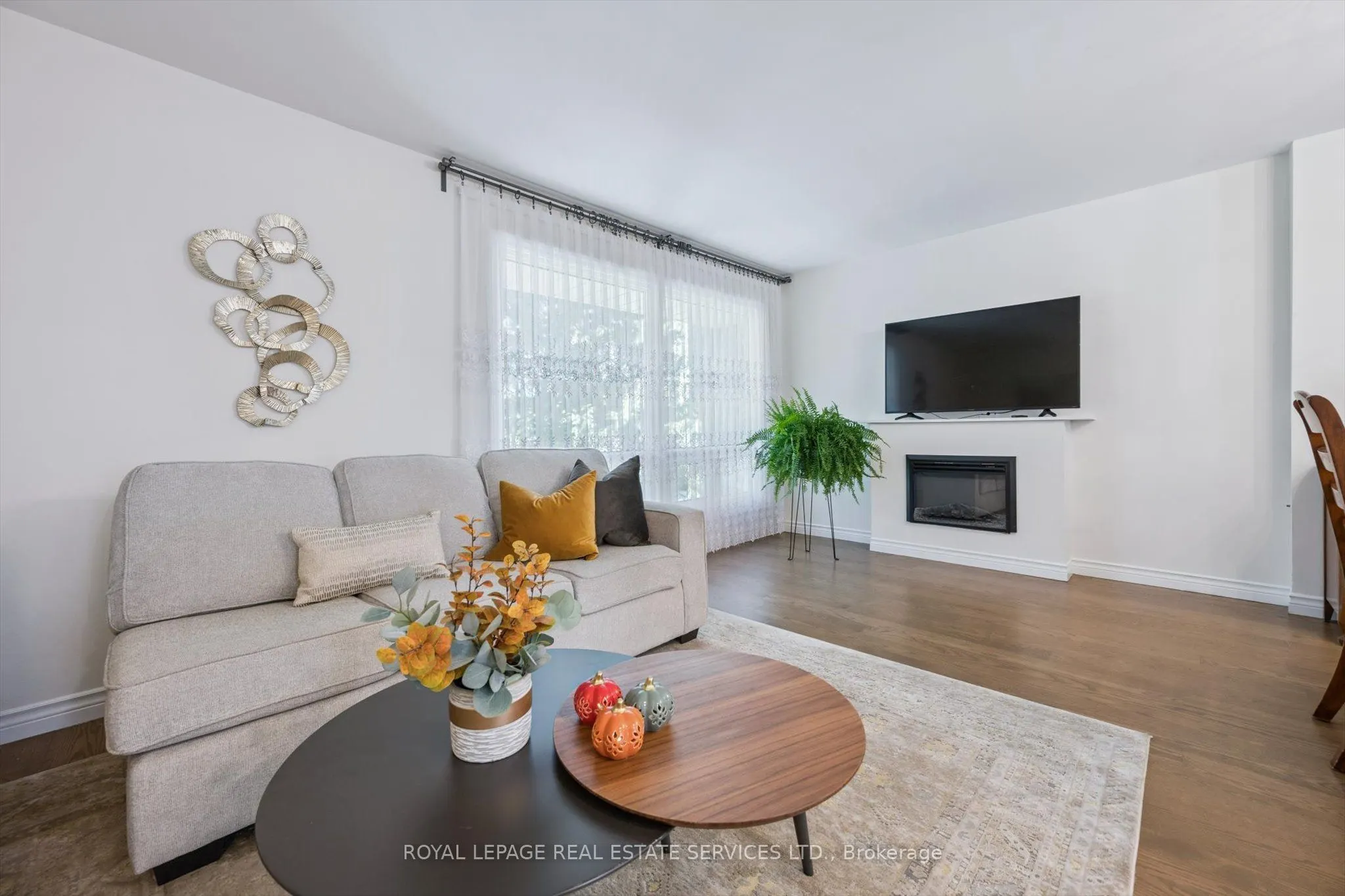 915 Inverhouse Drive, #24