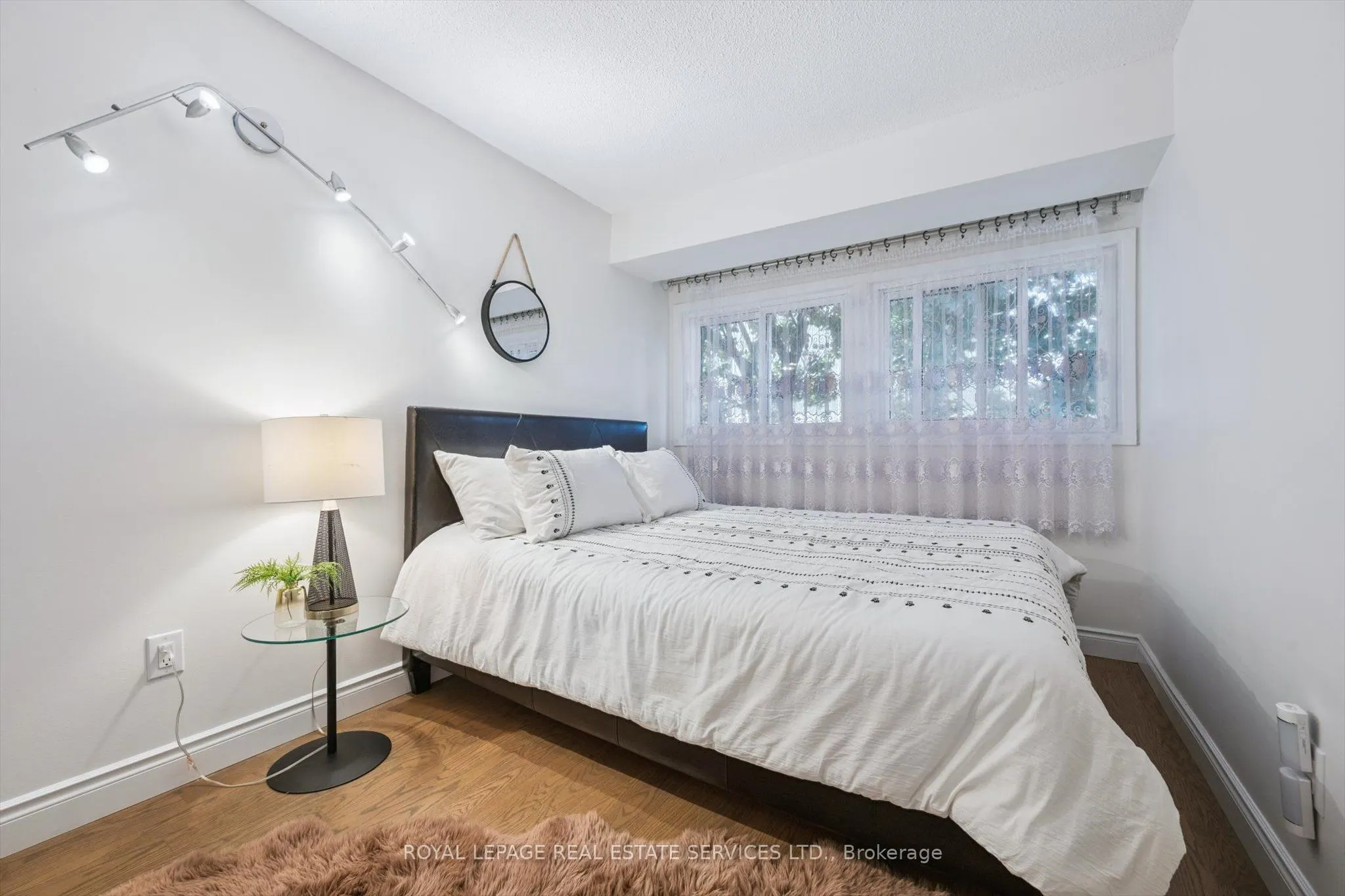 915 Inverhouse Drive, #24