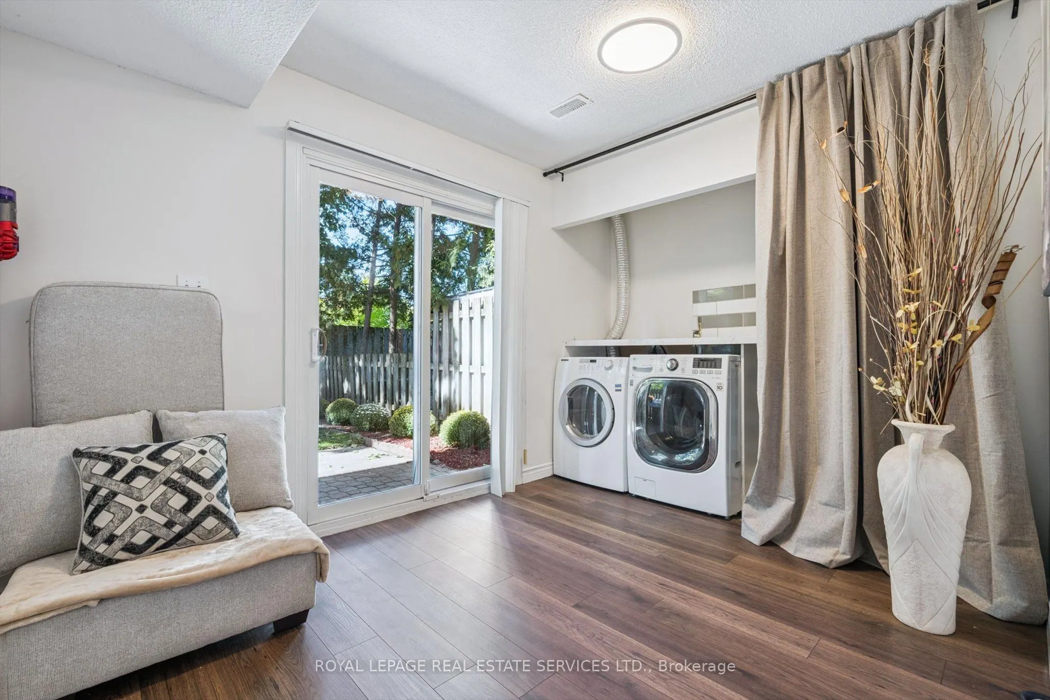 915 Inverhouse Drive, #24