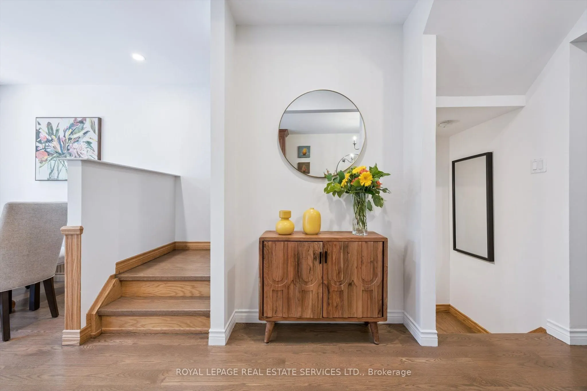915 Inverhouse Drive, #24