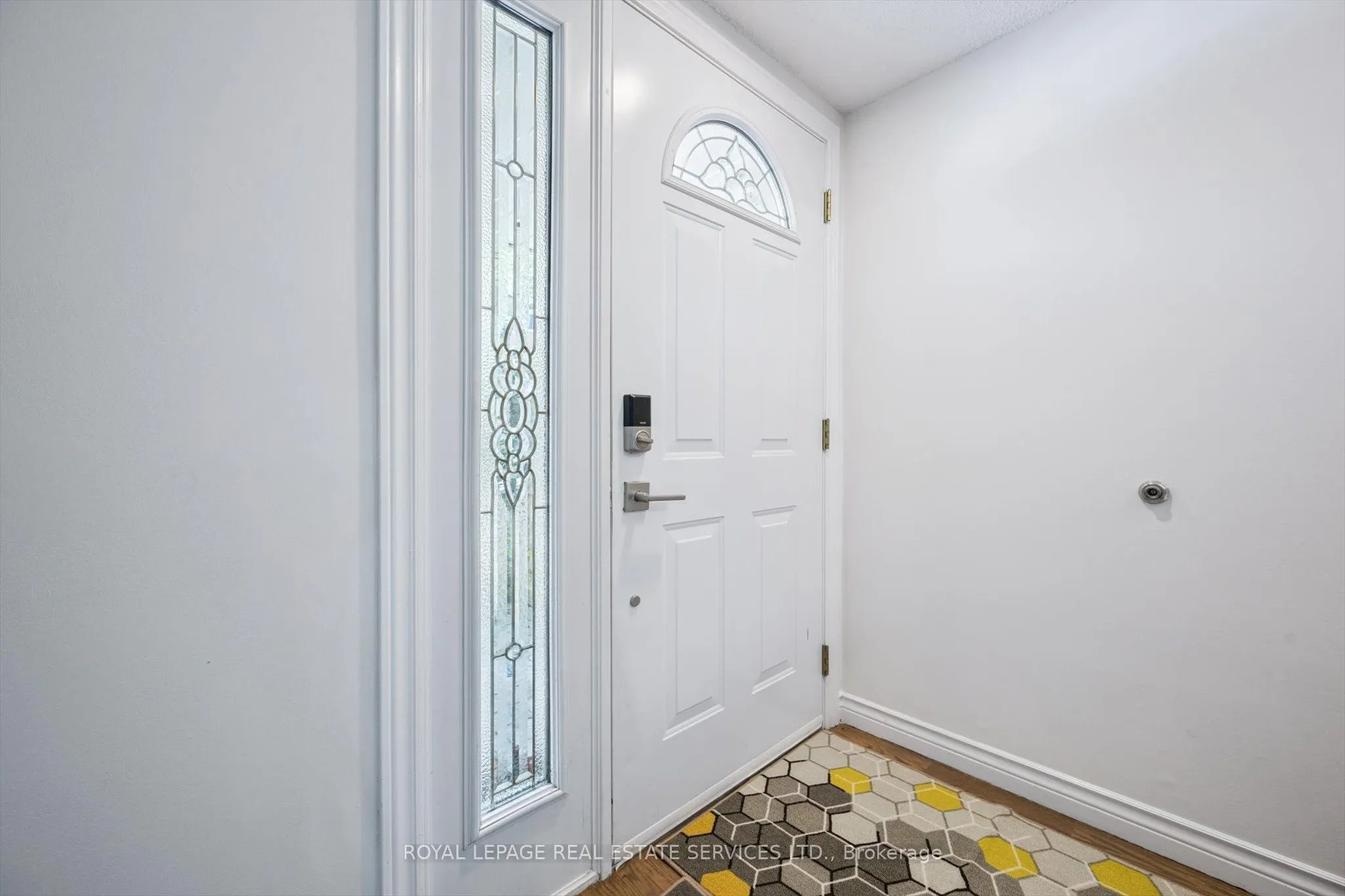 915 Inverhouse Drive, #24
