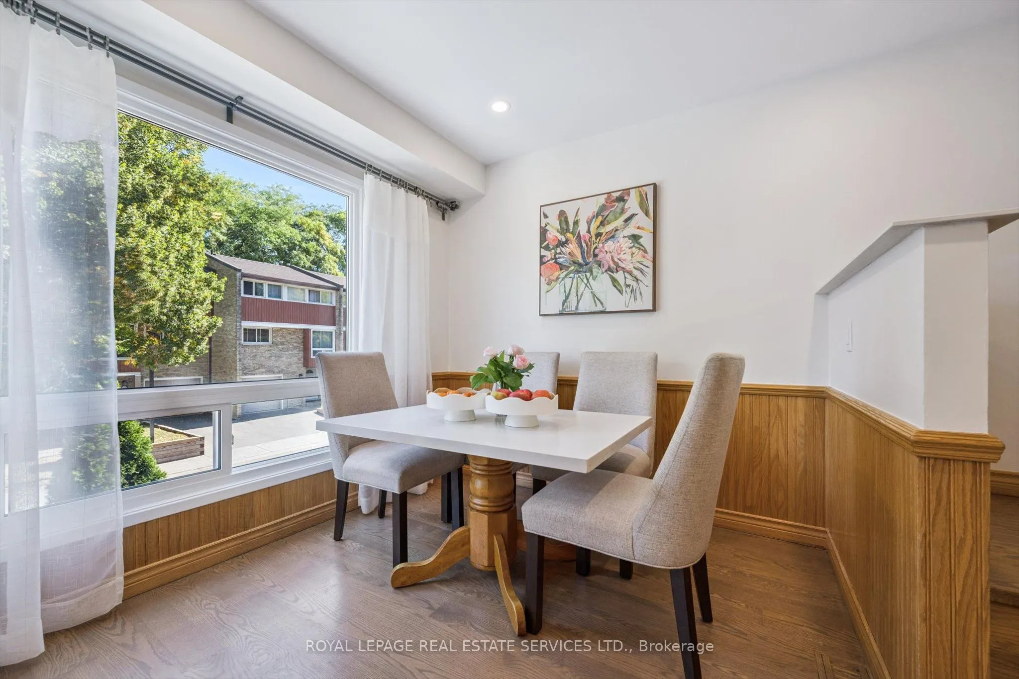 915 Inverhouse Drive, #24