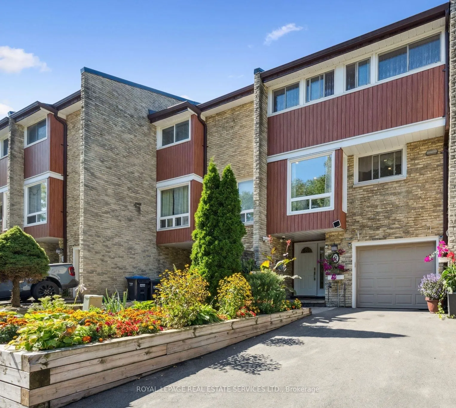 915 Inverhouse Drive, #24