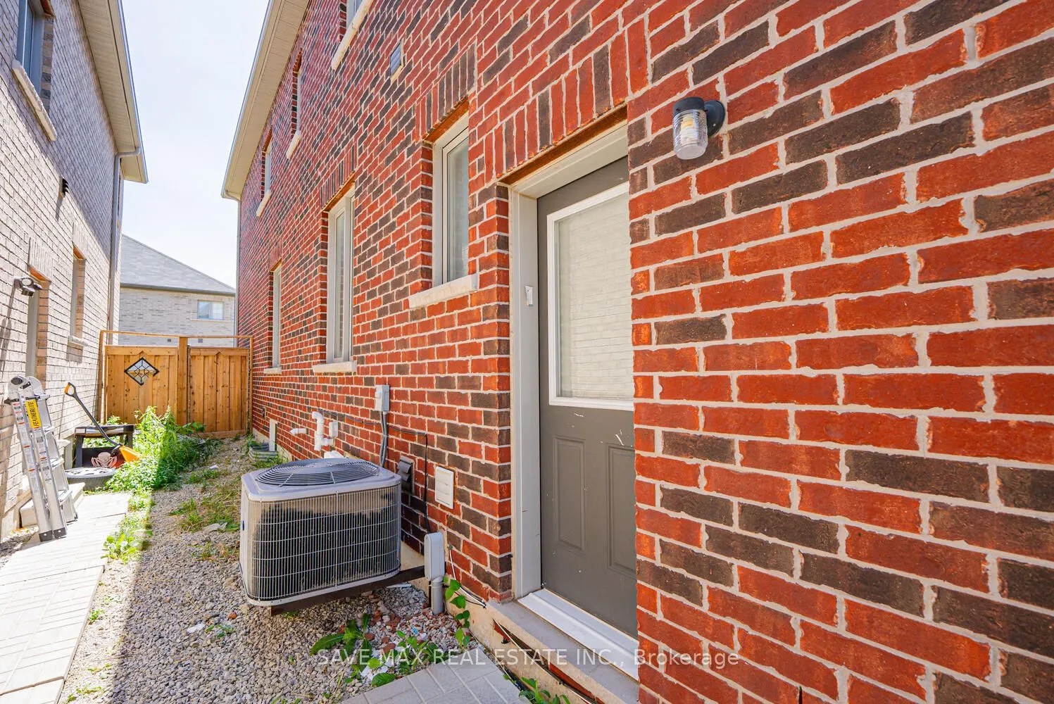 4 Hanbury Crescent