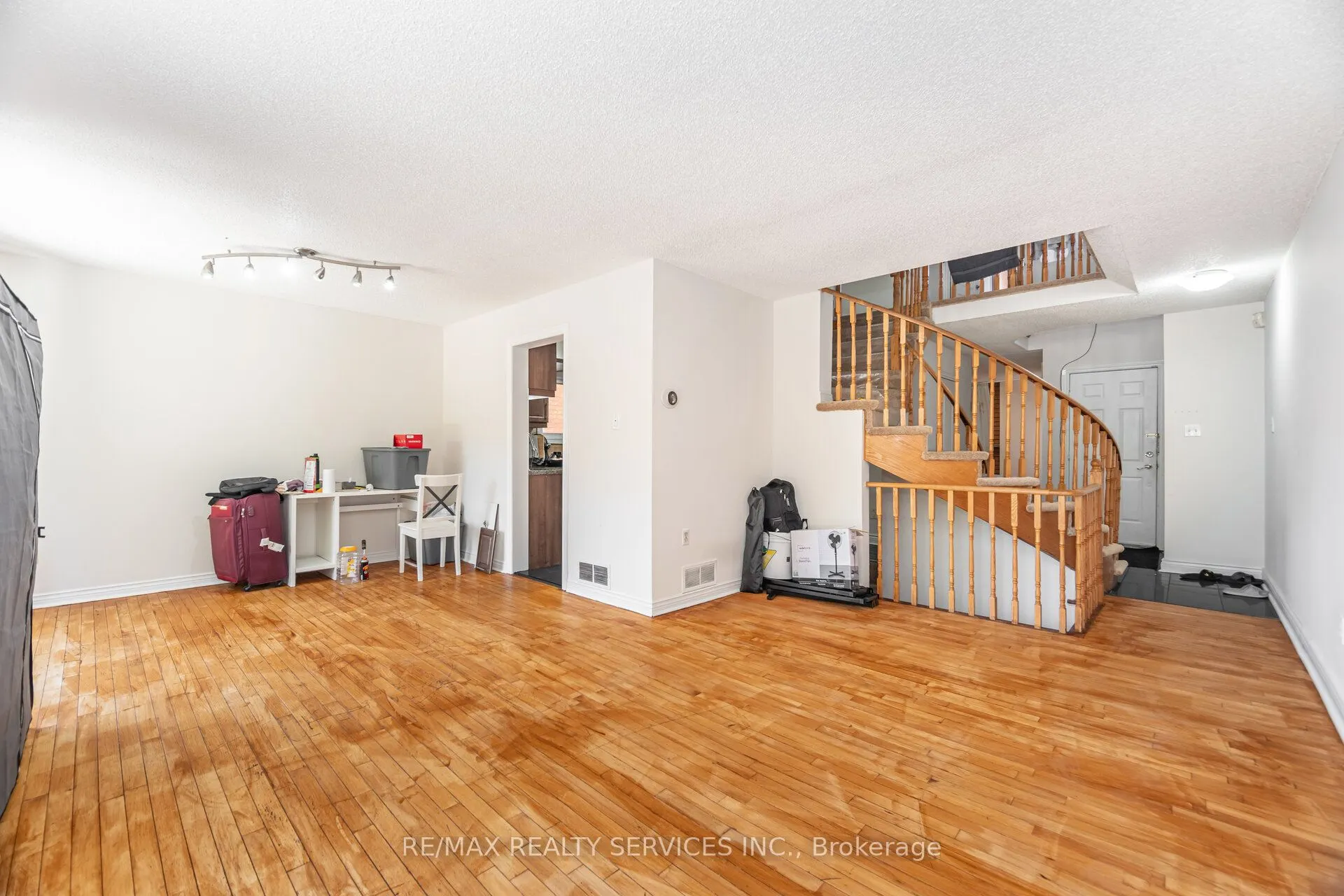 120 Leeward Drive