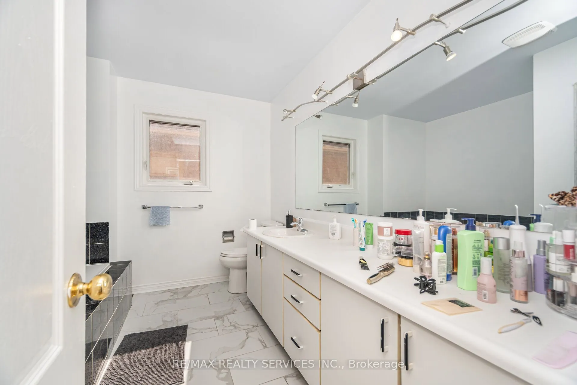 120 Leeward Drive
