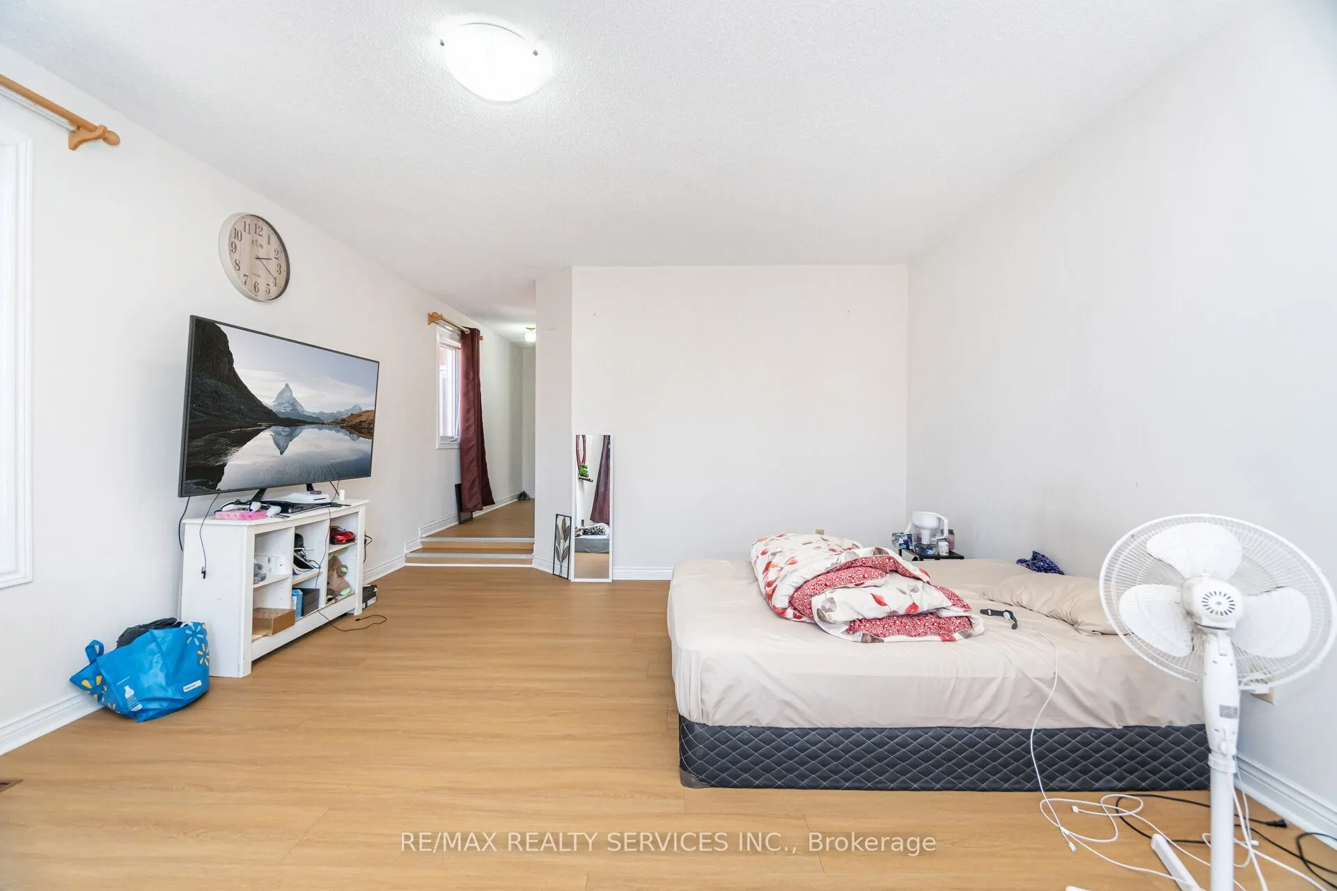 120 Leeward Drive