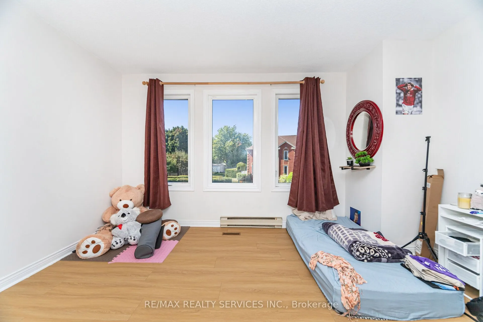120 Leeward Drive