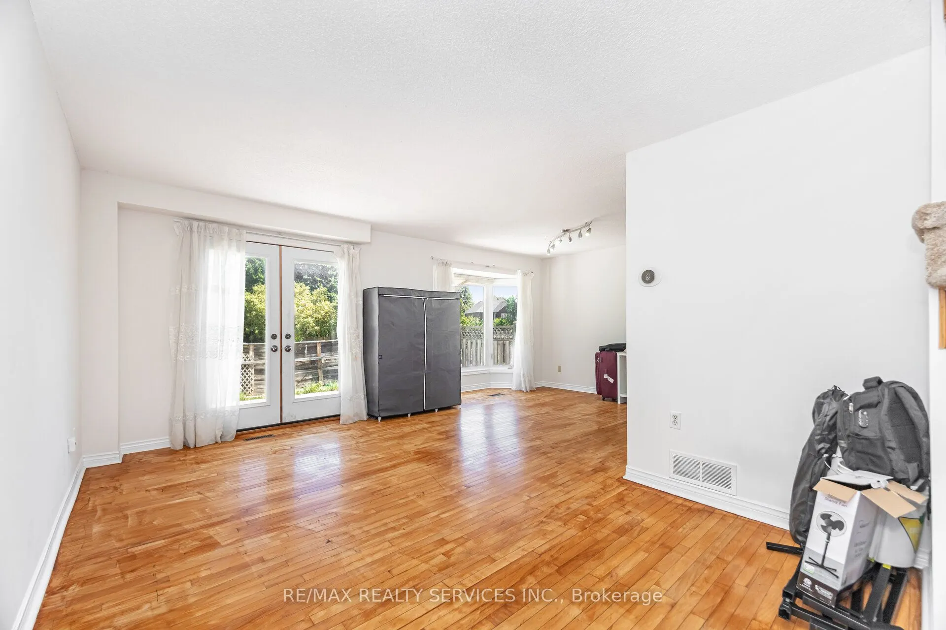 120 Leeward Drive