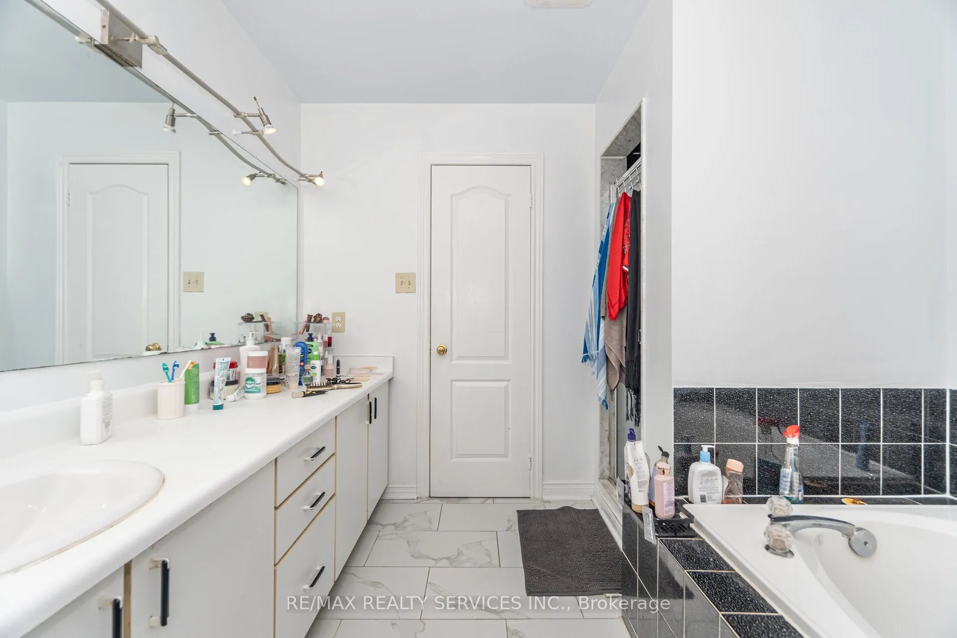 120 Leeward Drive