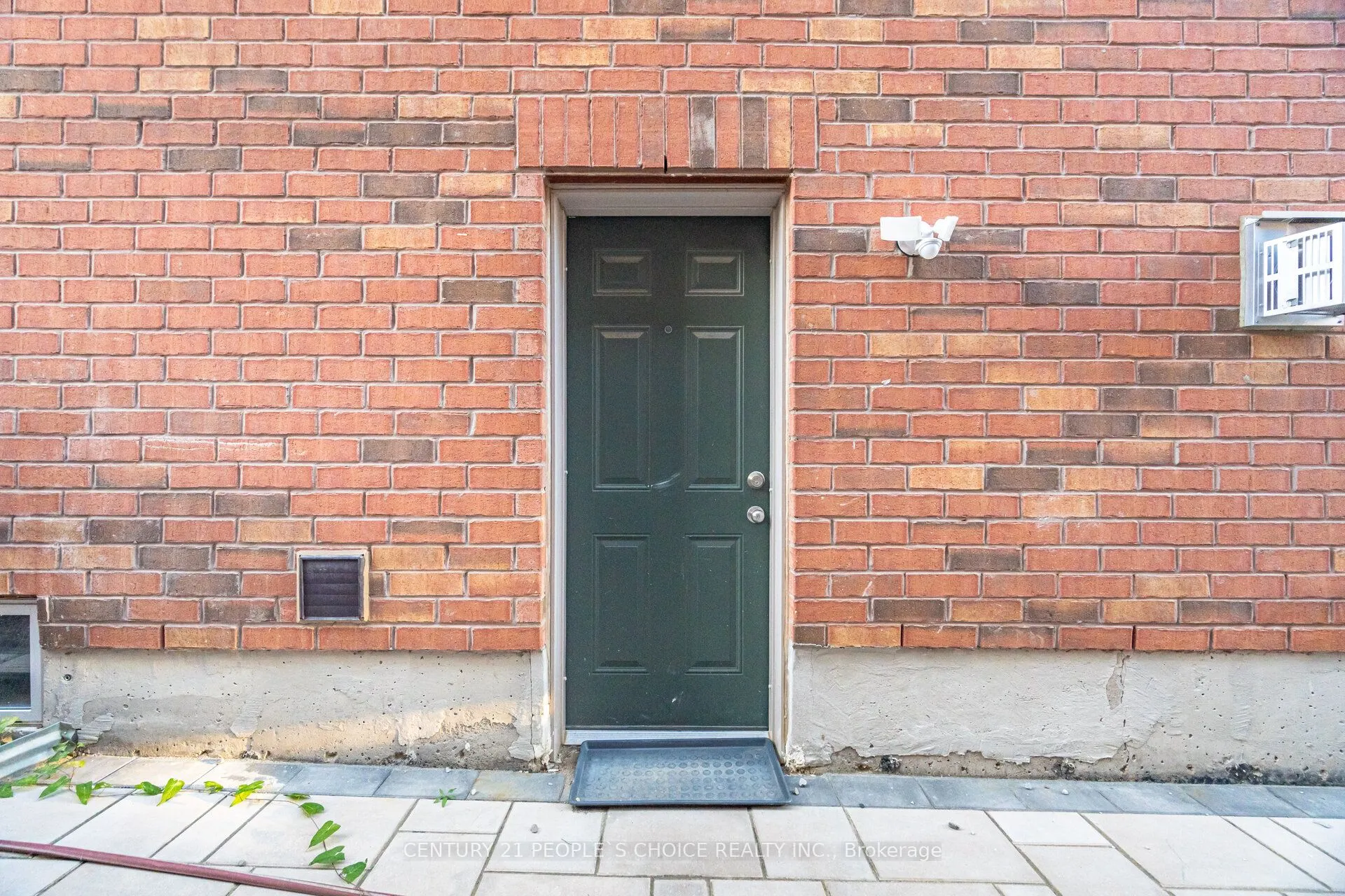 8 Fitzgibson Street