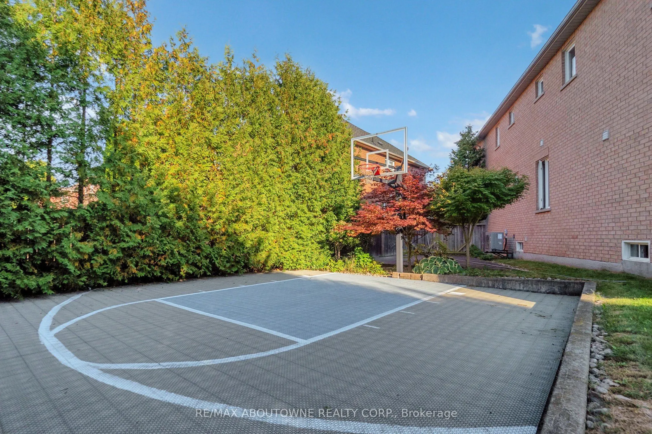 3374 Fox Run Circle