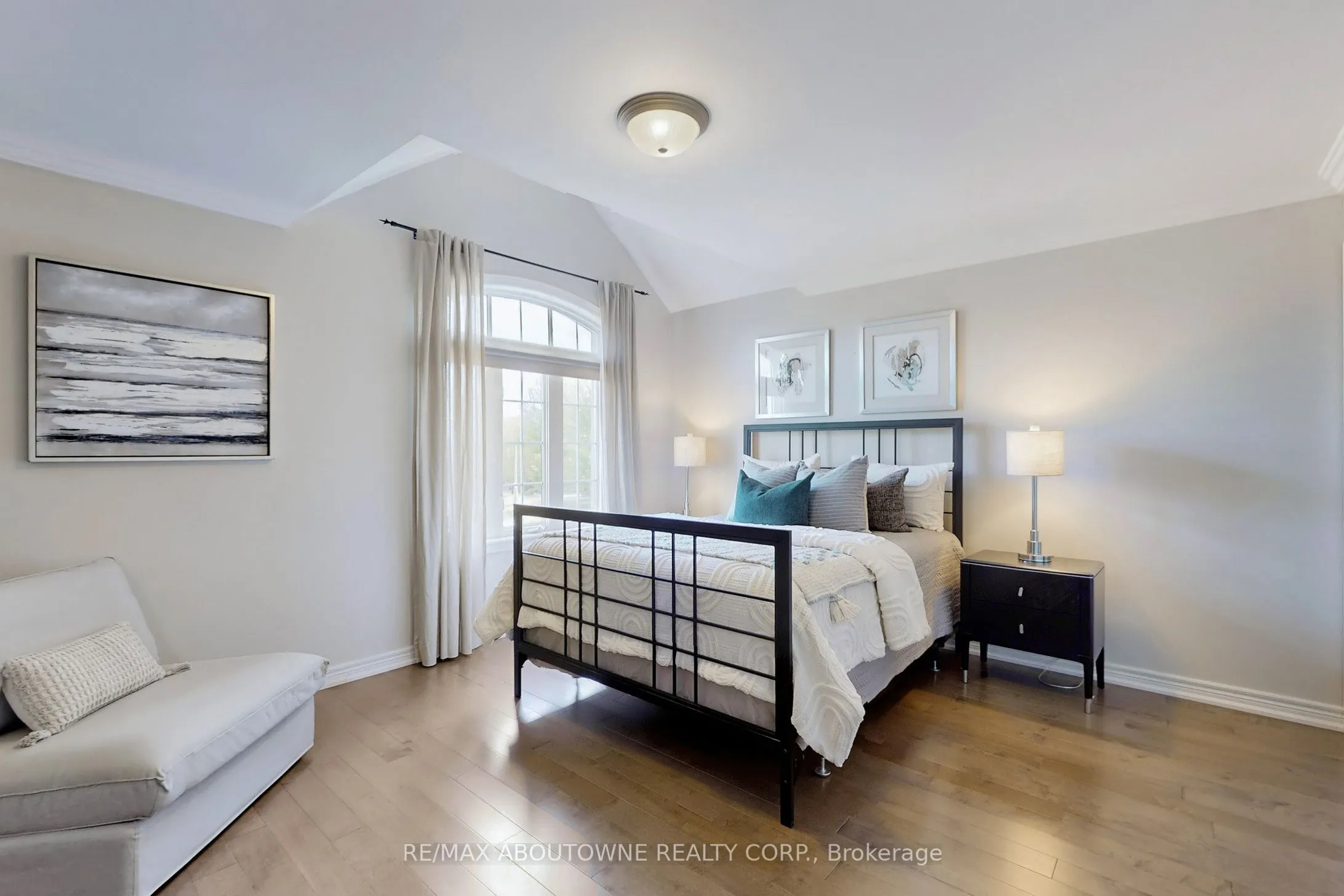 3374 Fox Run Circle