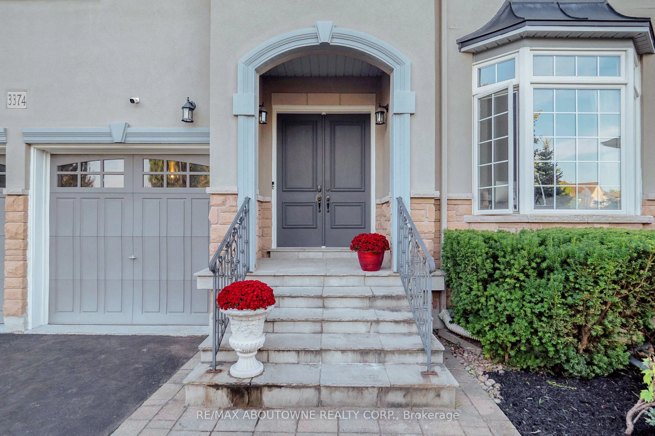 3374 Fox Run Circle