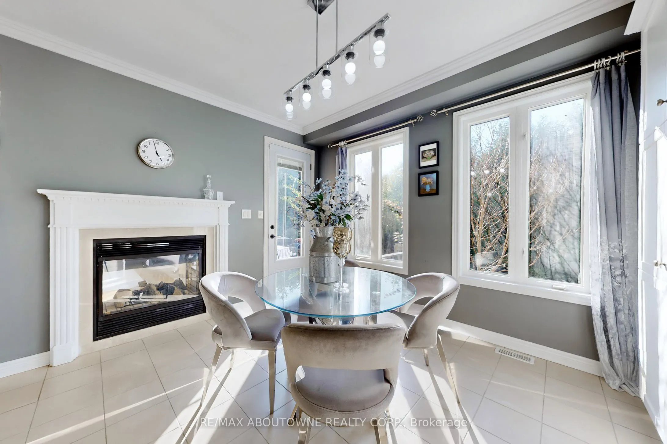 3374 Fox Run Circle