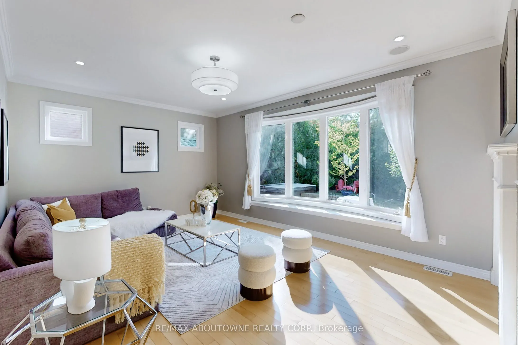 3374 Fox Run Circle