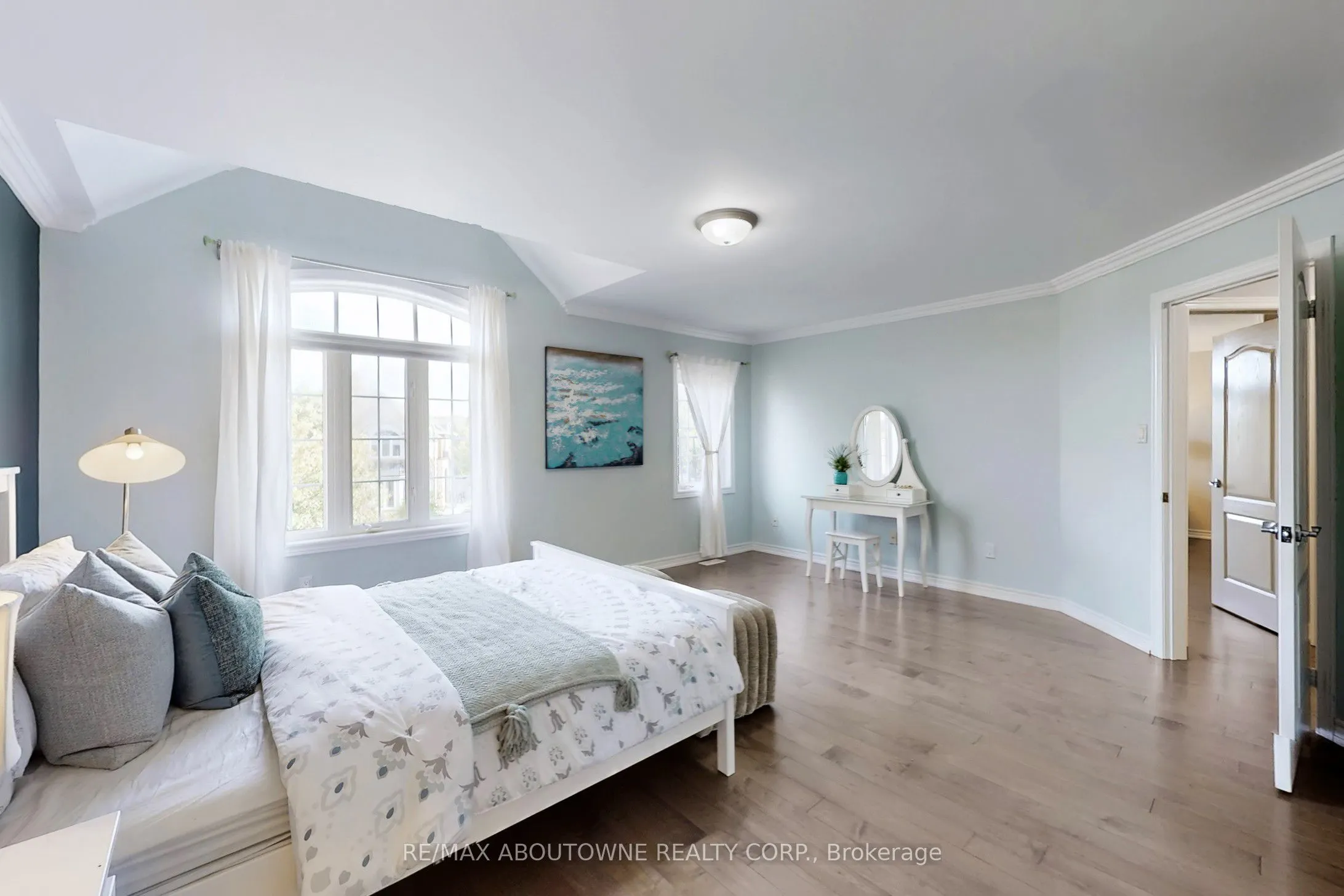 3374 Fox Run Circle