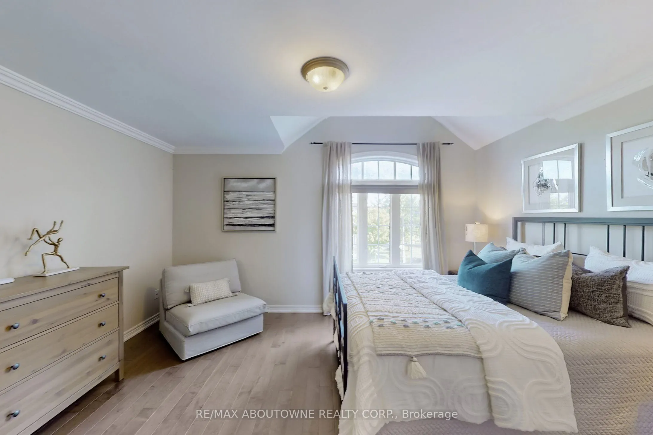 3374 Fox Run Circle