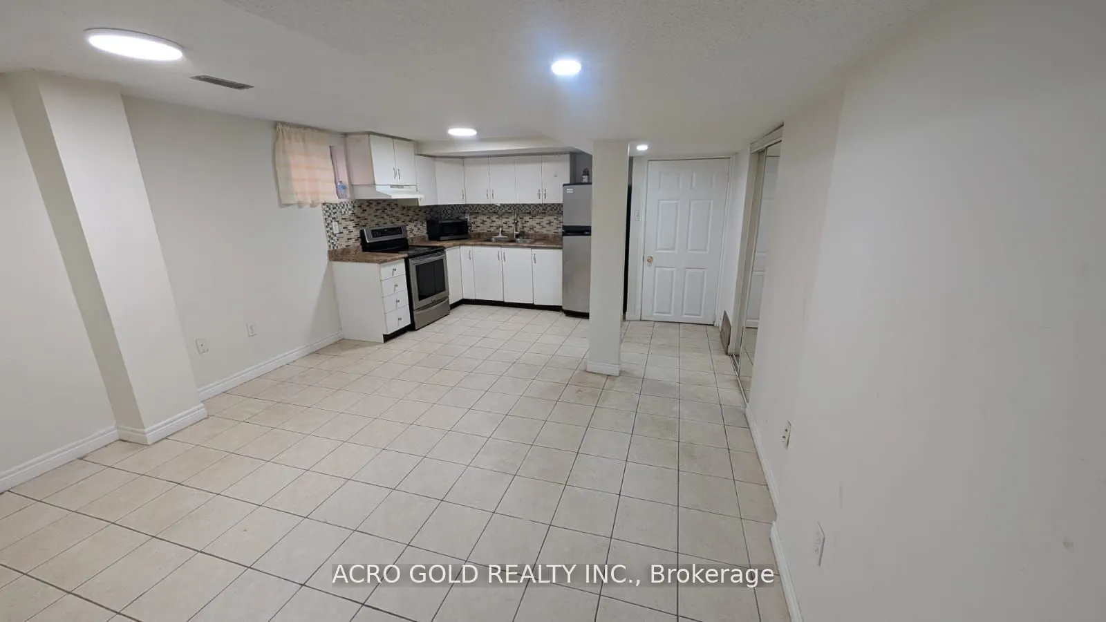 100 Major William Sharpe Drive W, #1