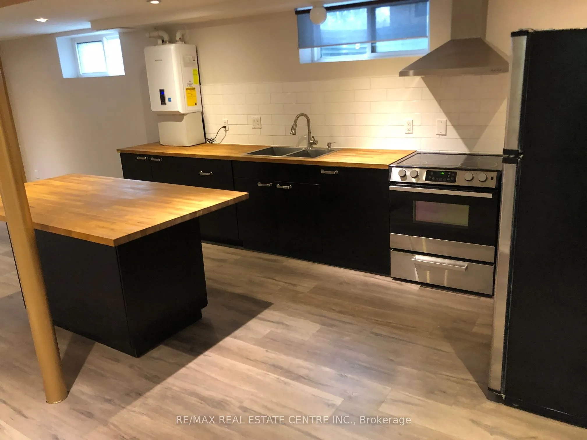 378 Lakeshore Road W