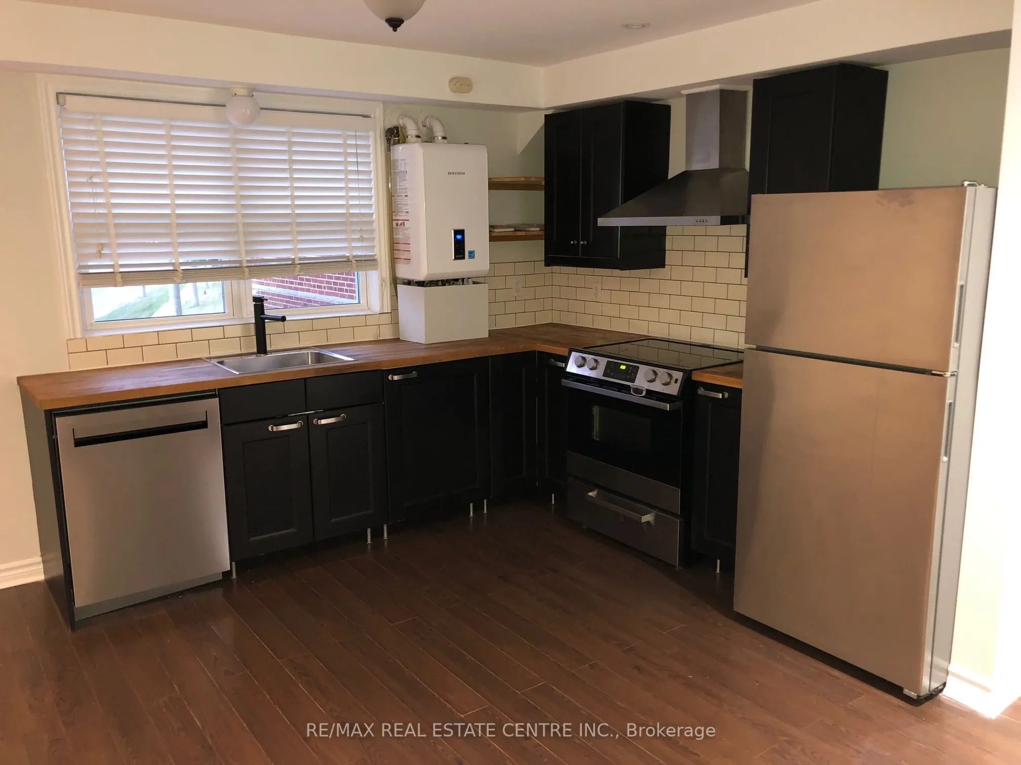 378 Lakeshore Road W