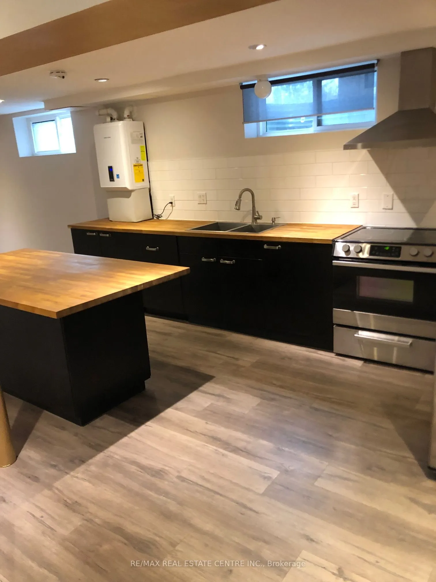378 Lakeshore Road W