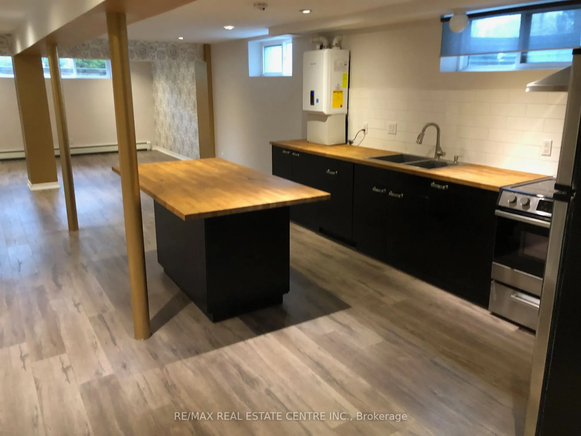 378 Lakeshore Road W