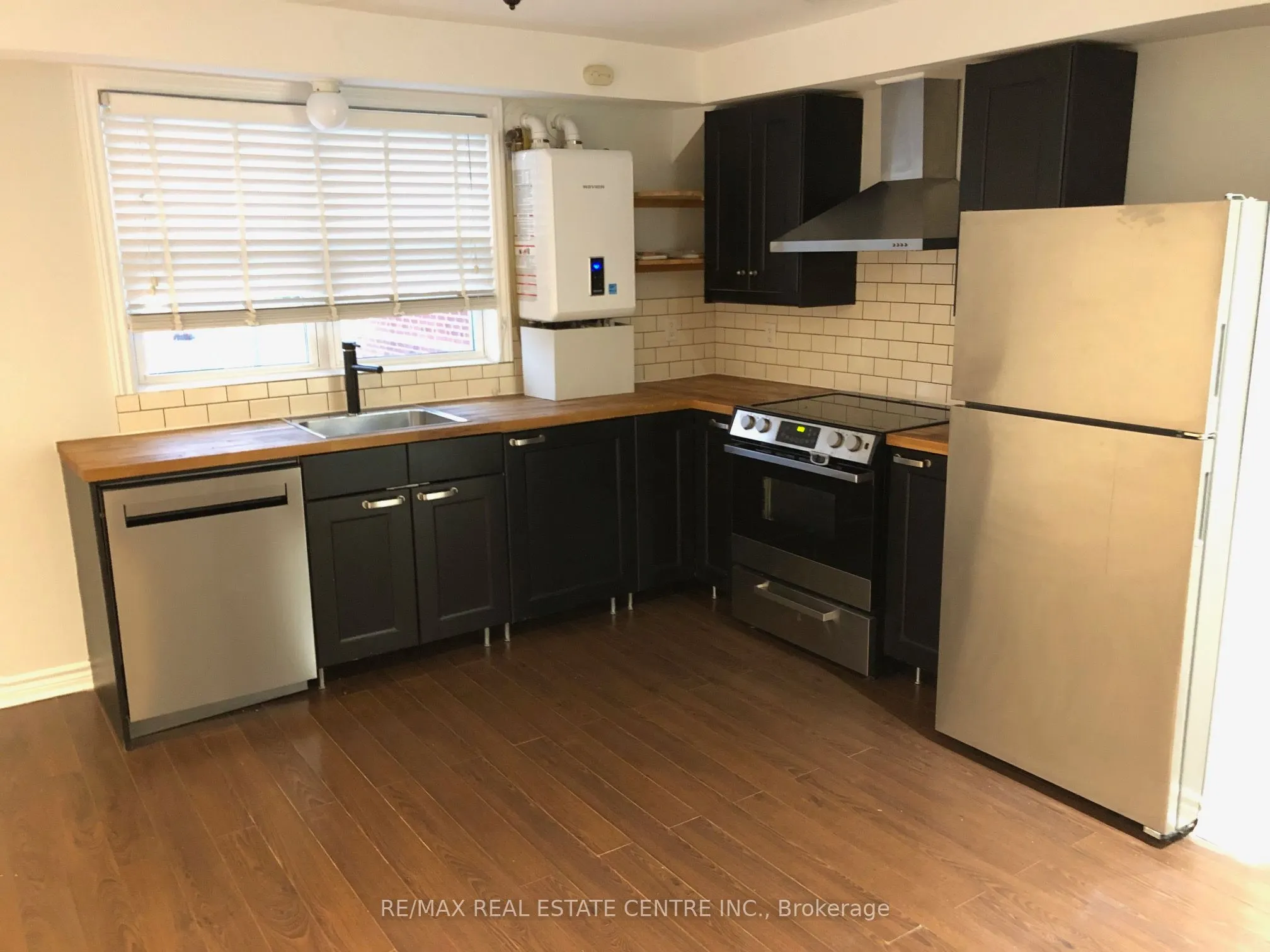 378 Lakeshore Road W