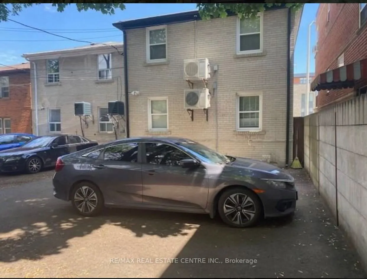 378 Lakeshore Road W