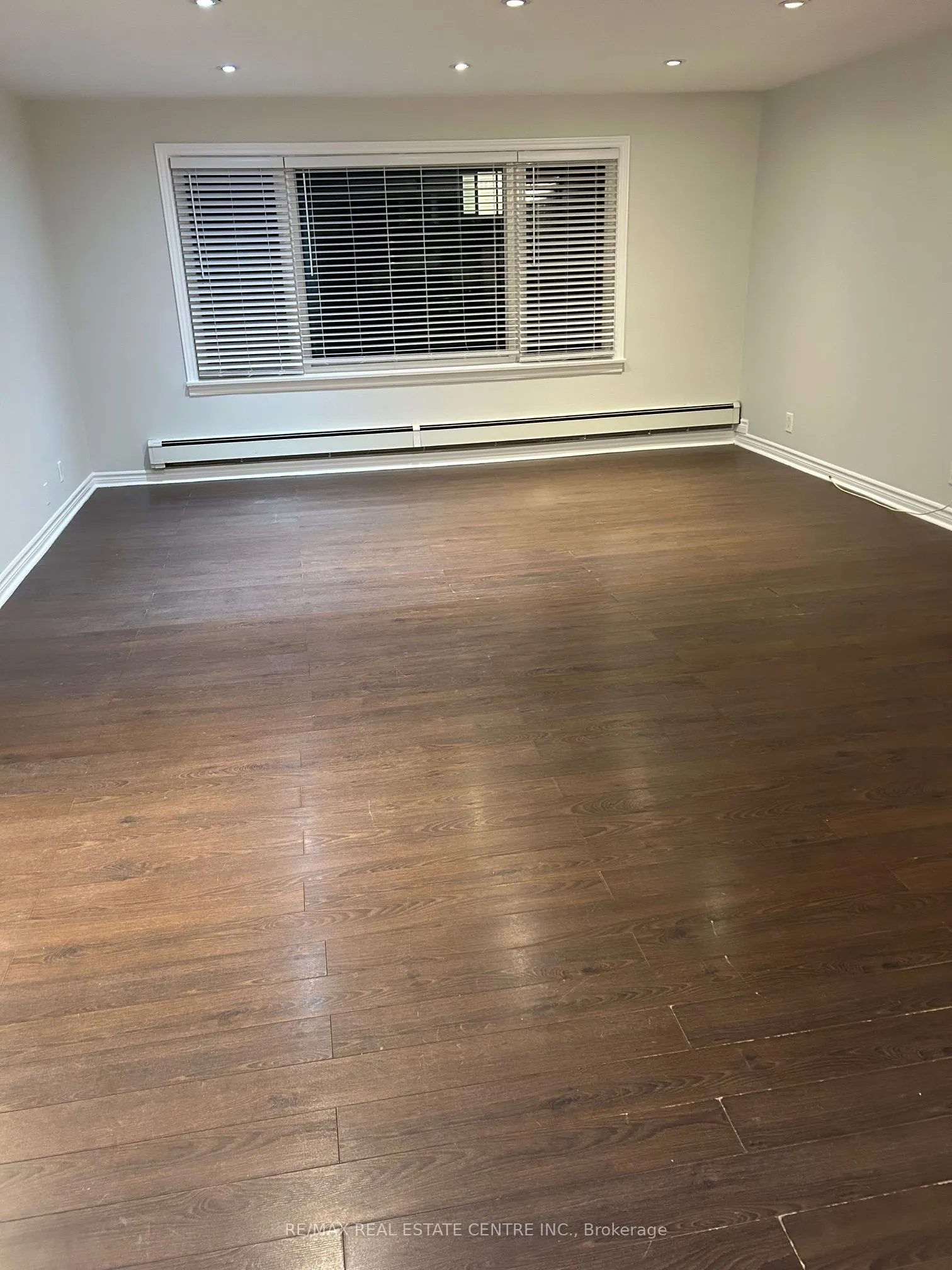 378 Lakeshore Road W