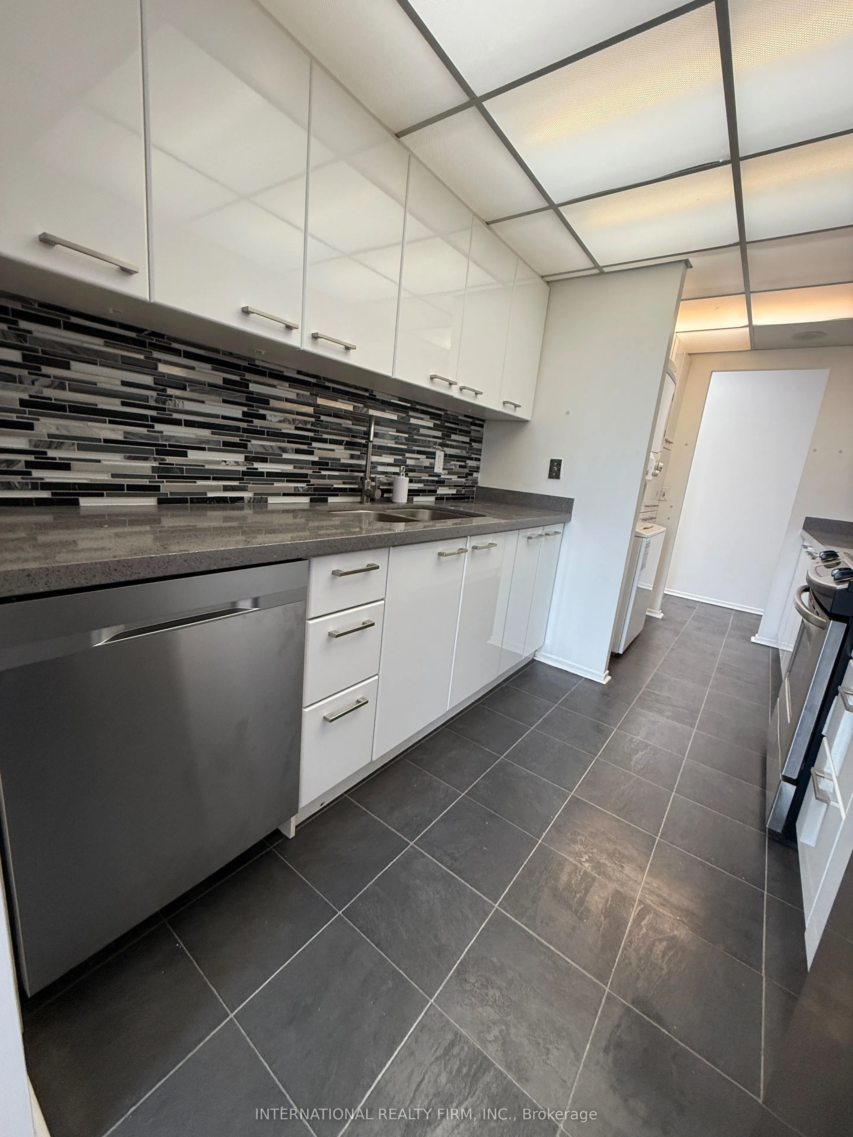 3650 Kaneff Crescent, #PH02