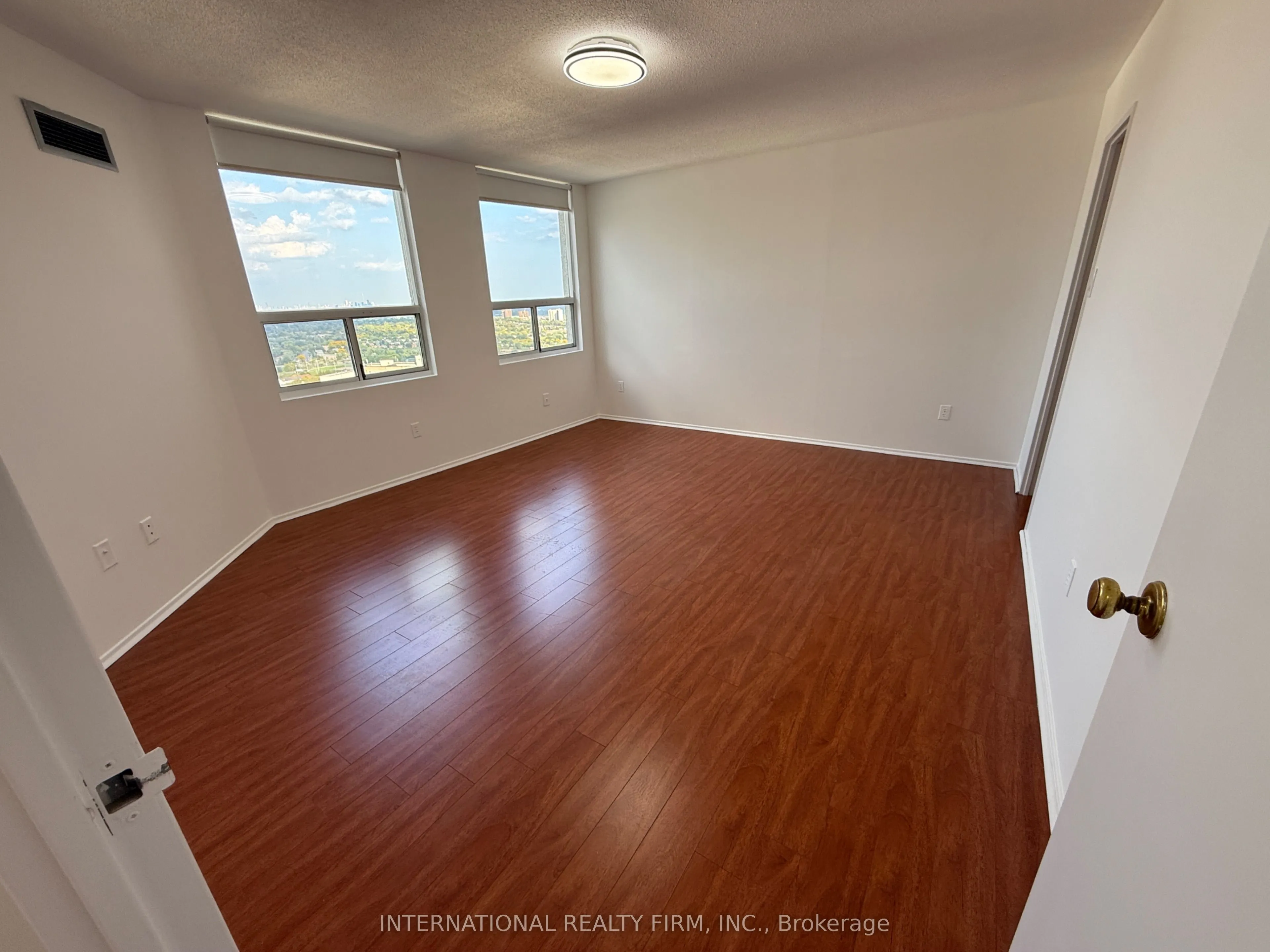 3650 Kaneff Crescent, #PH02