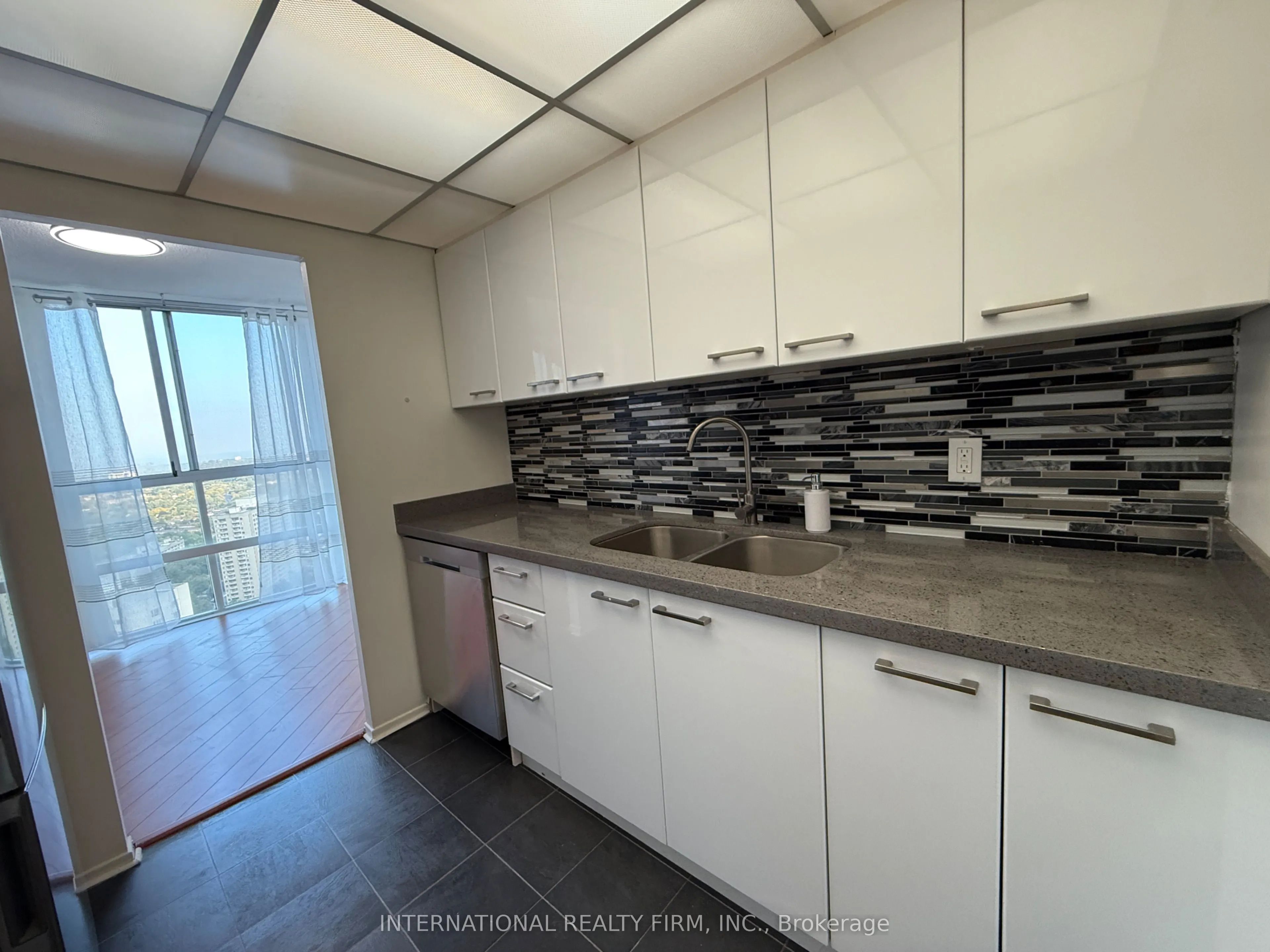 3650 Kaneff Crescent, #PH02