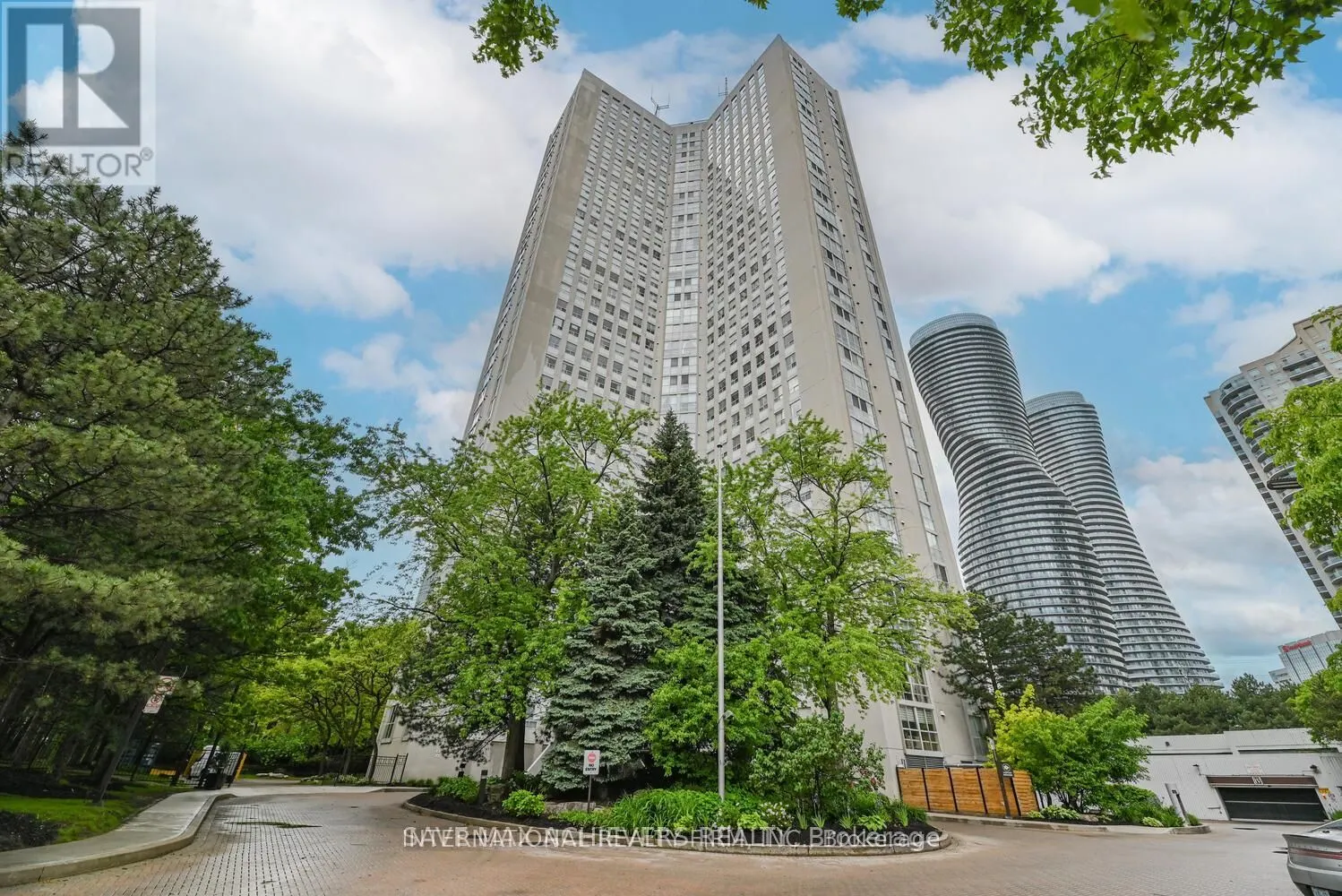3650 Kaneff Crescent, #PH02