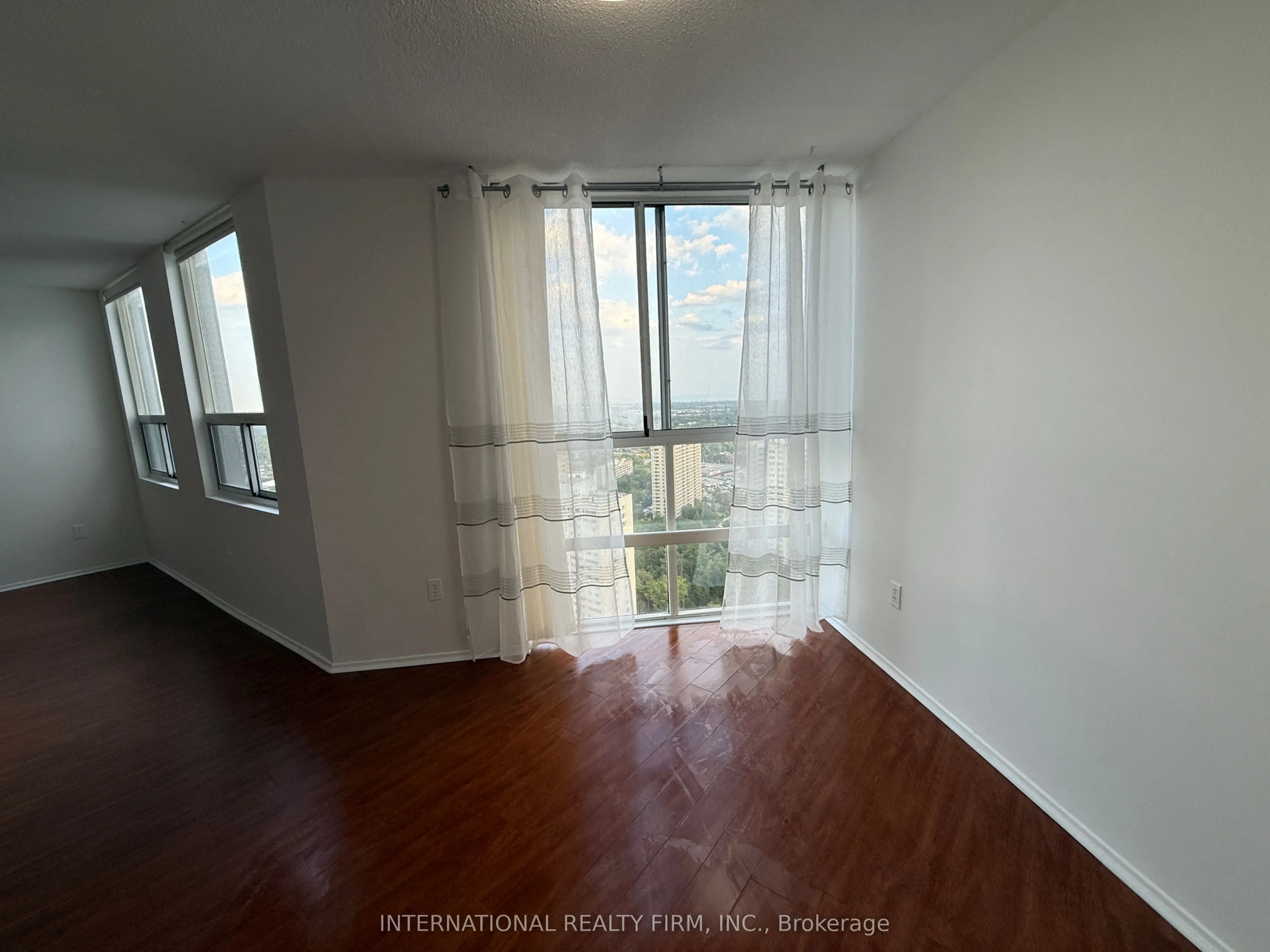 3650 Kaneff Crescent, #PH02