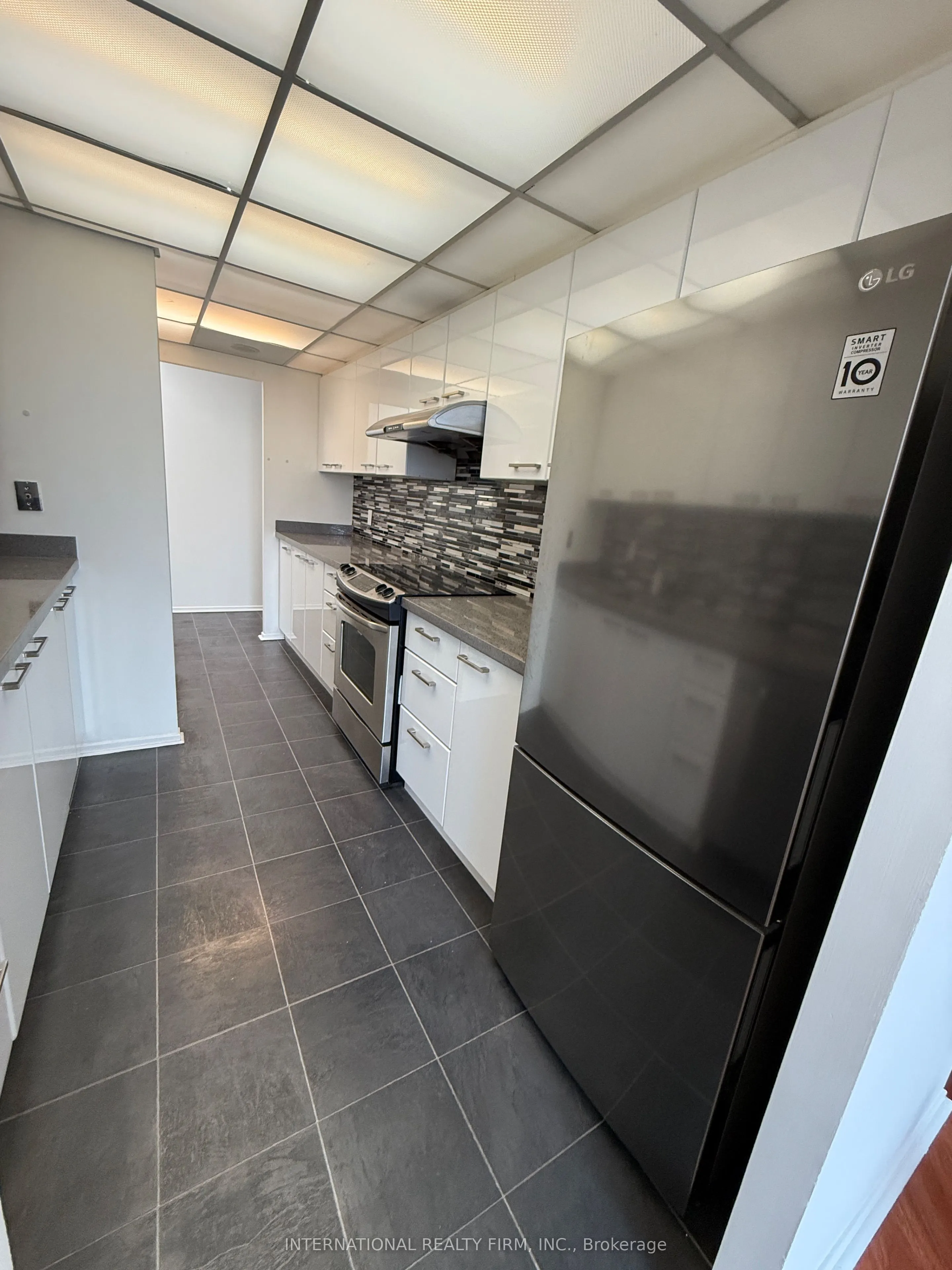 3650 Kaneff Crescent, #PH02