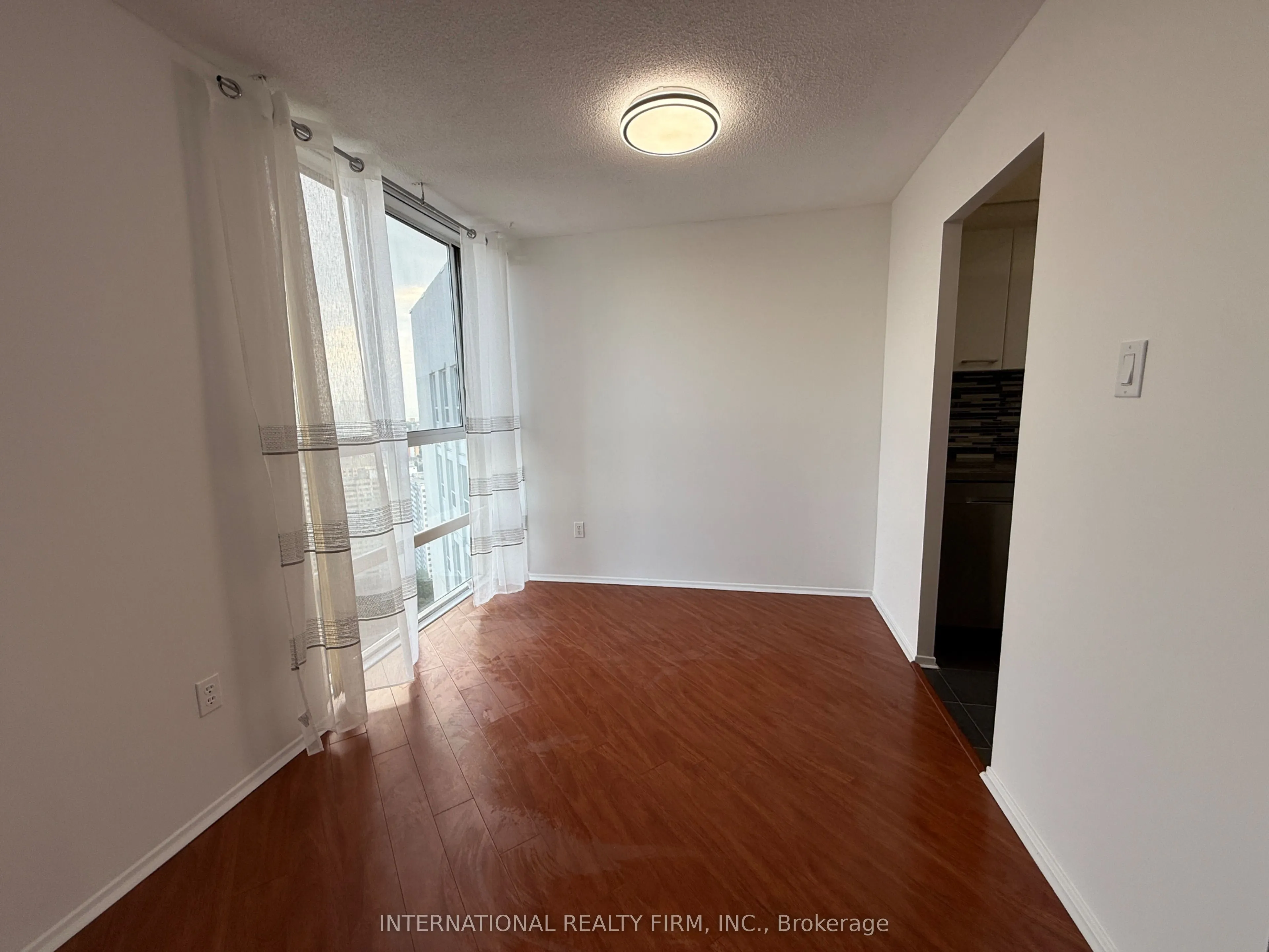 3650 Kaneff Crescent, #PH02