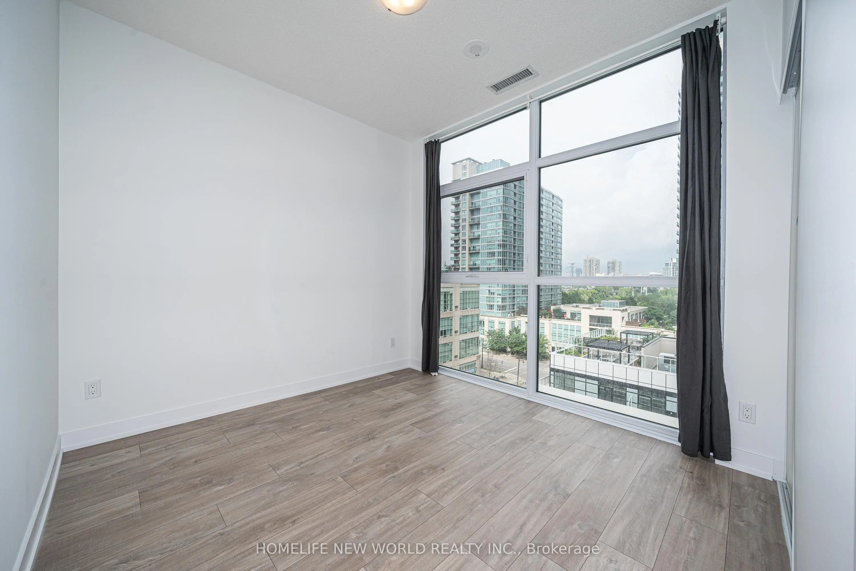 251 Manitoba Street, #828