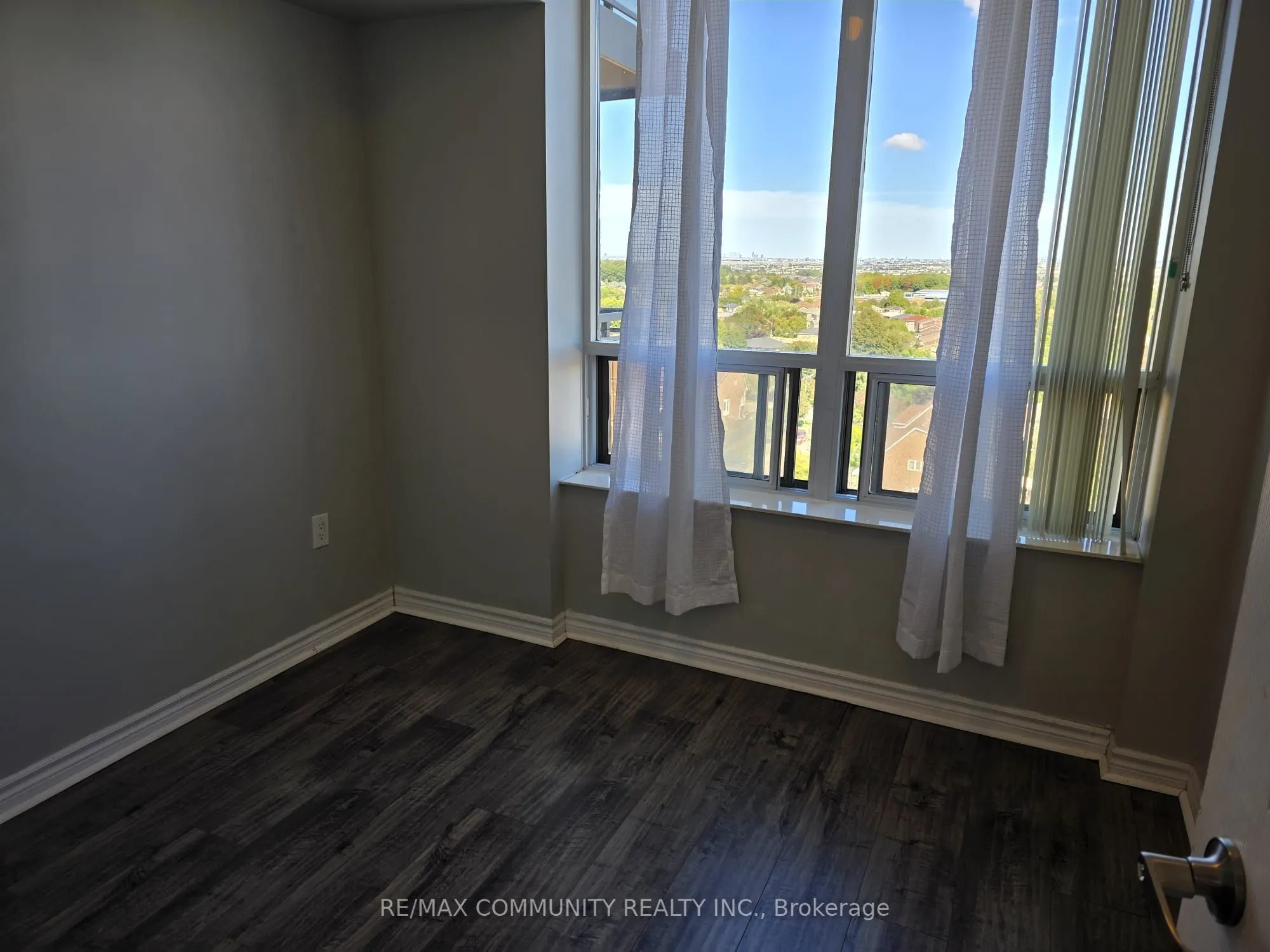 55 Strathaven Drive, #1015