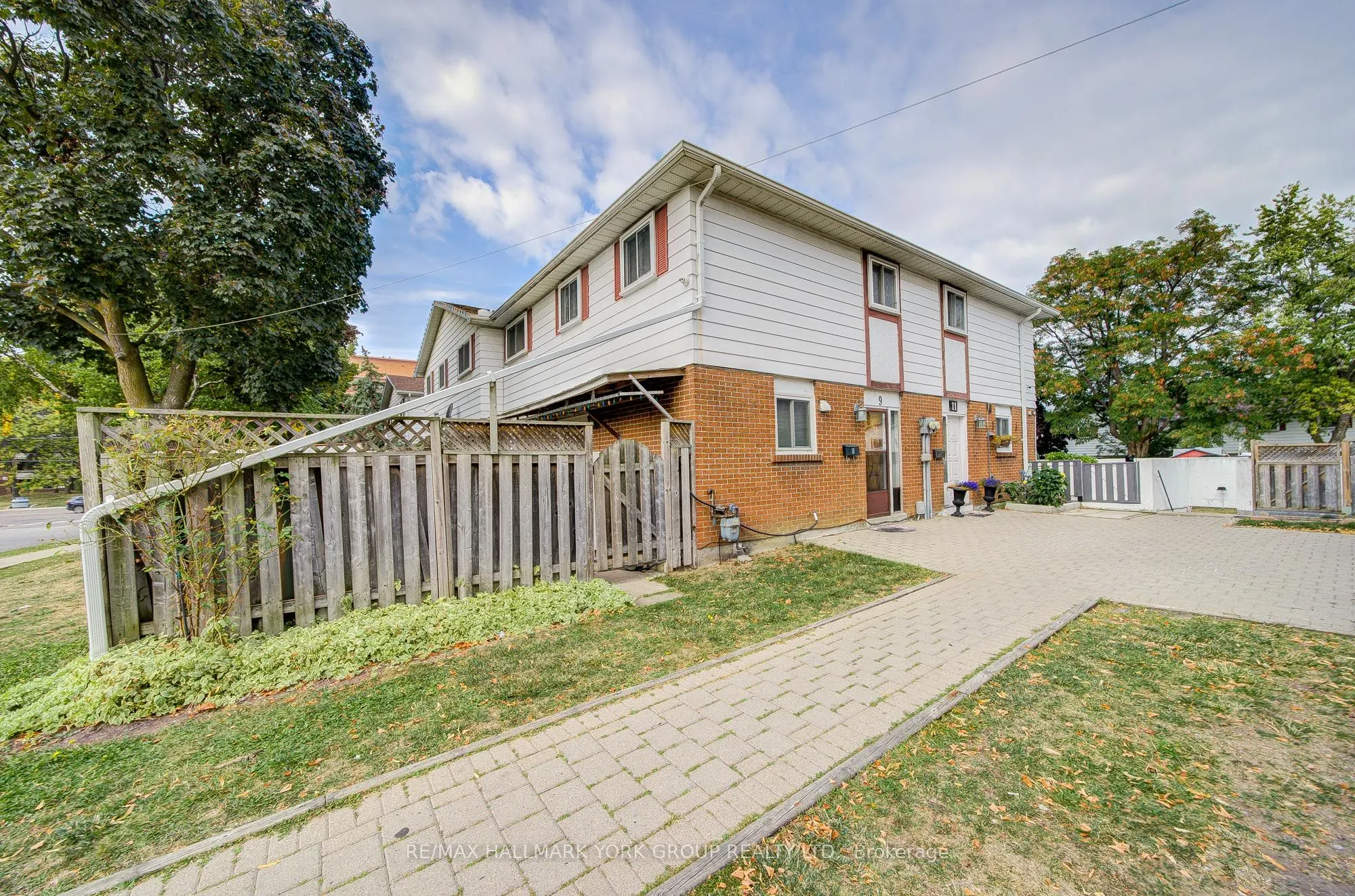 9 Bur Oak Way, #6