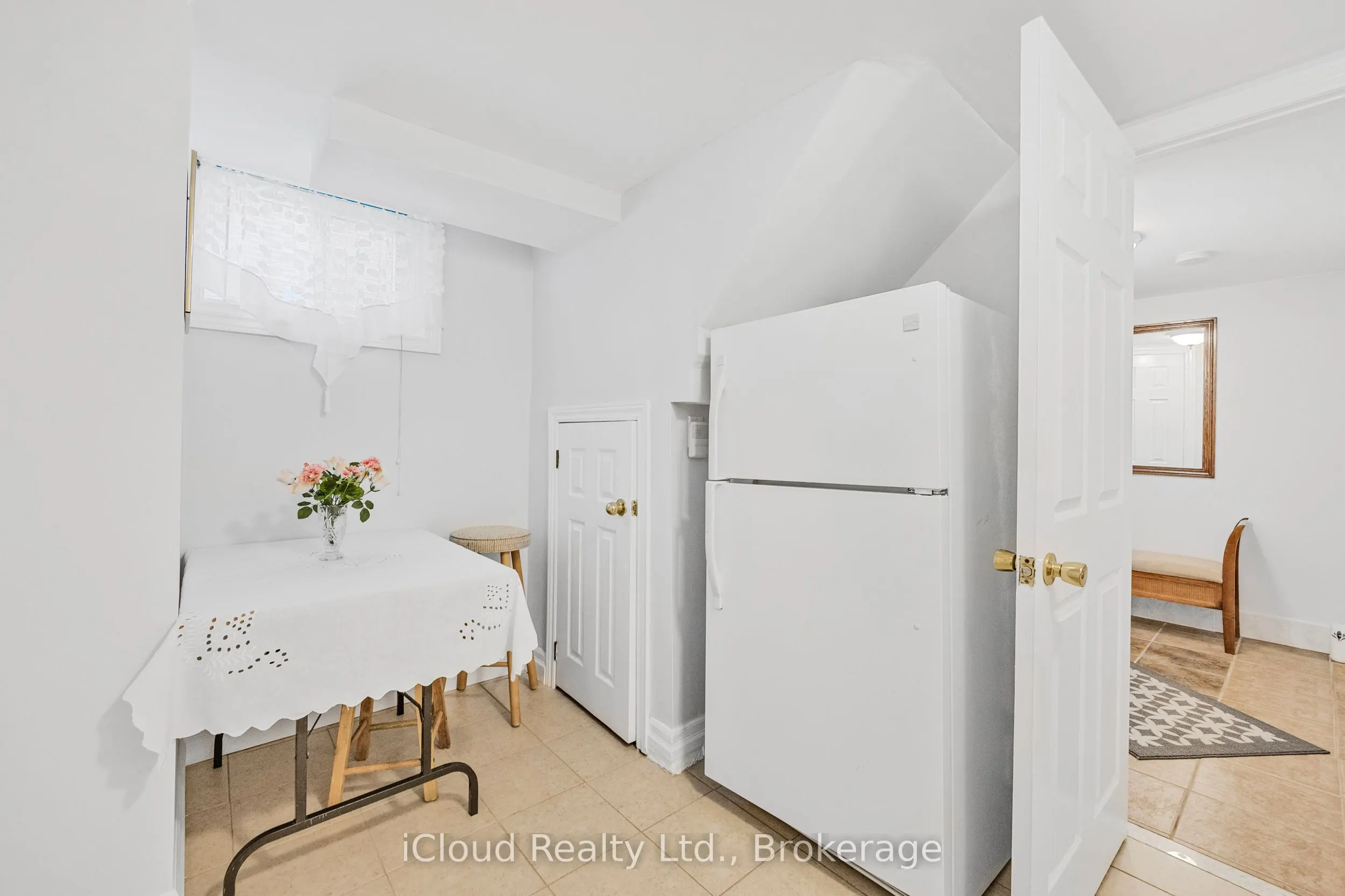 52 Kimbark Drive N