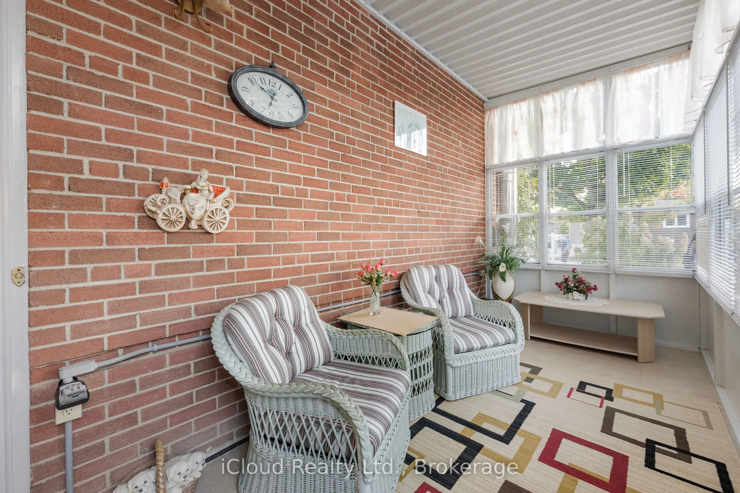 52 Kimbark Drive N