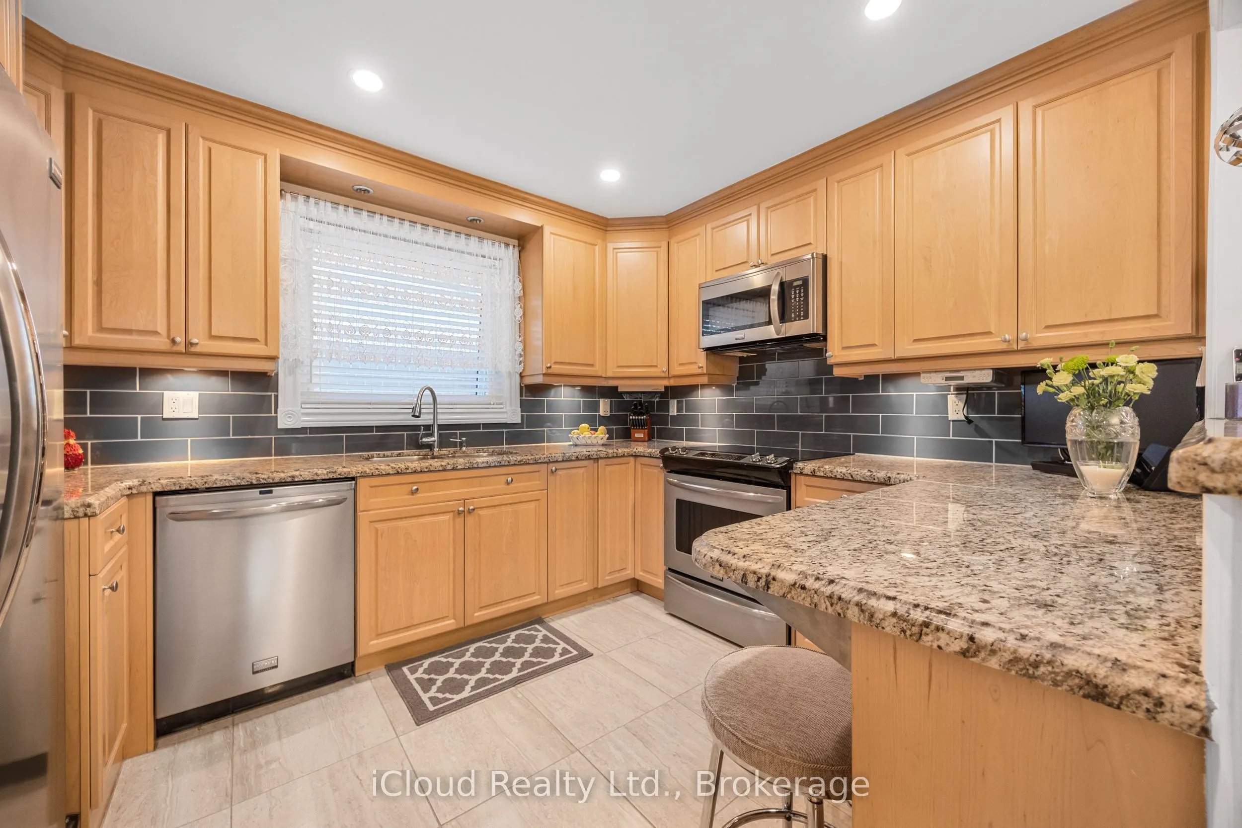 52 Kimbark Drive N