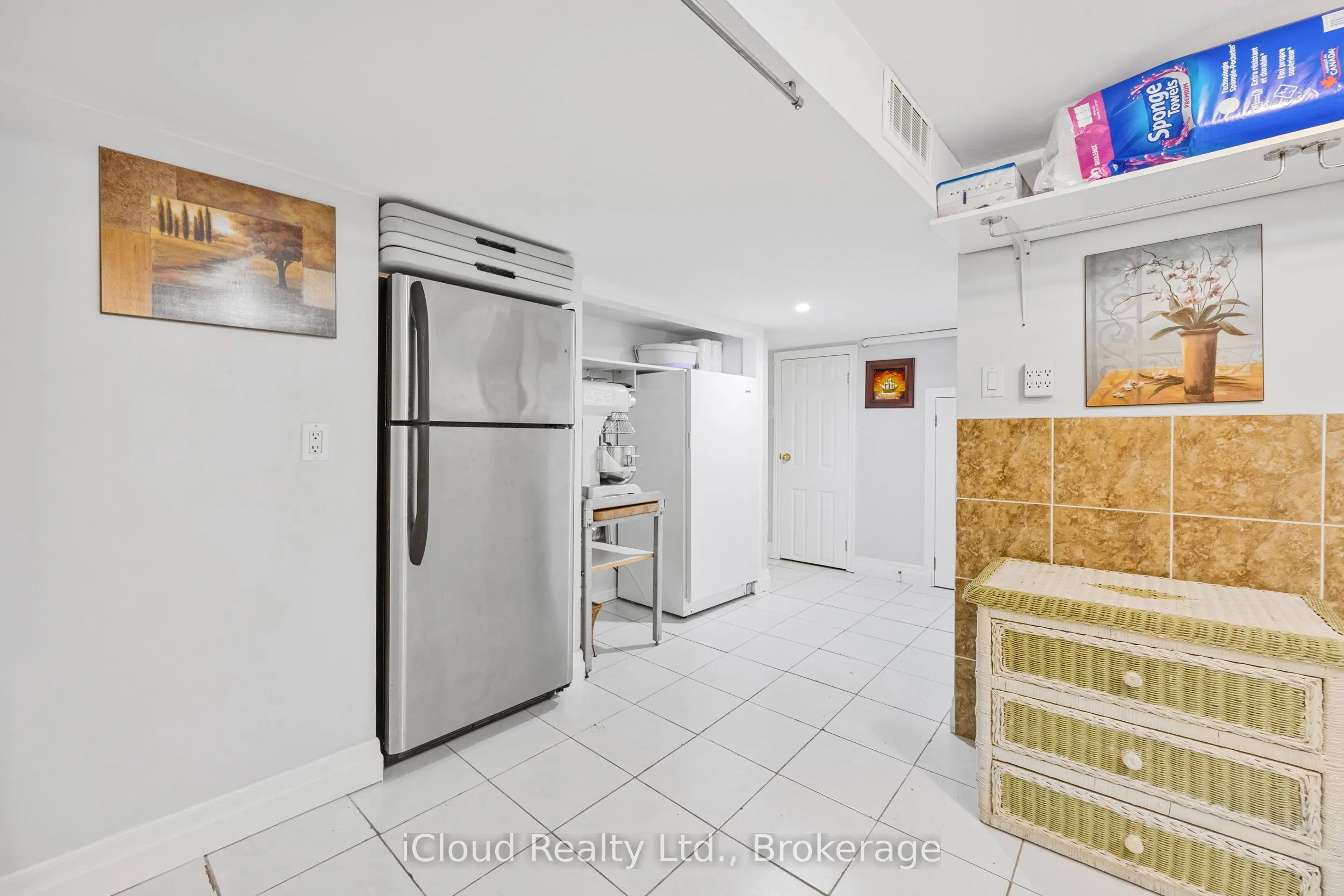 52 Kimbark Drive N