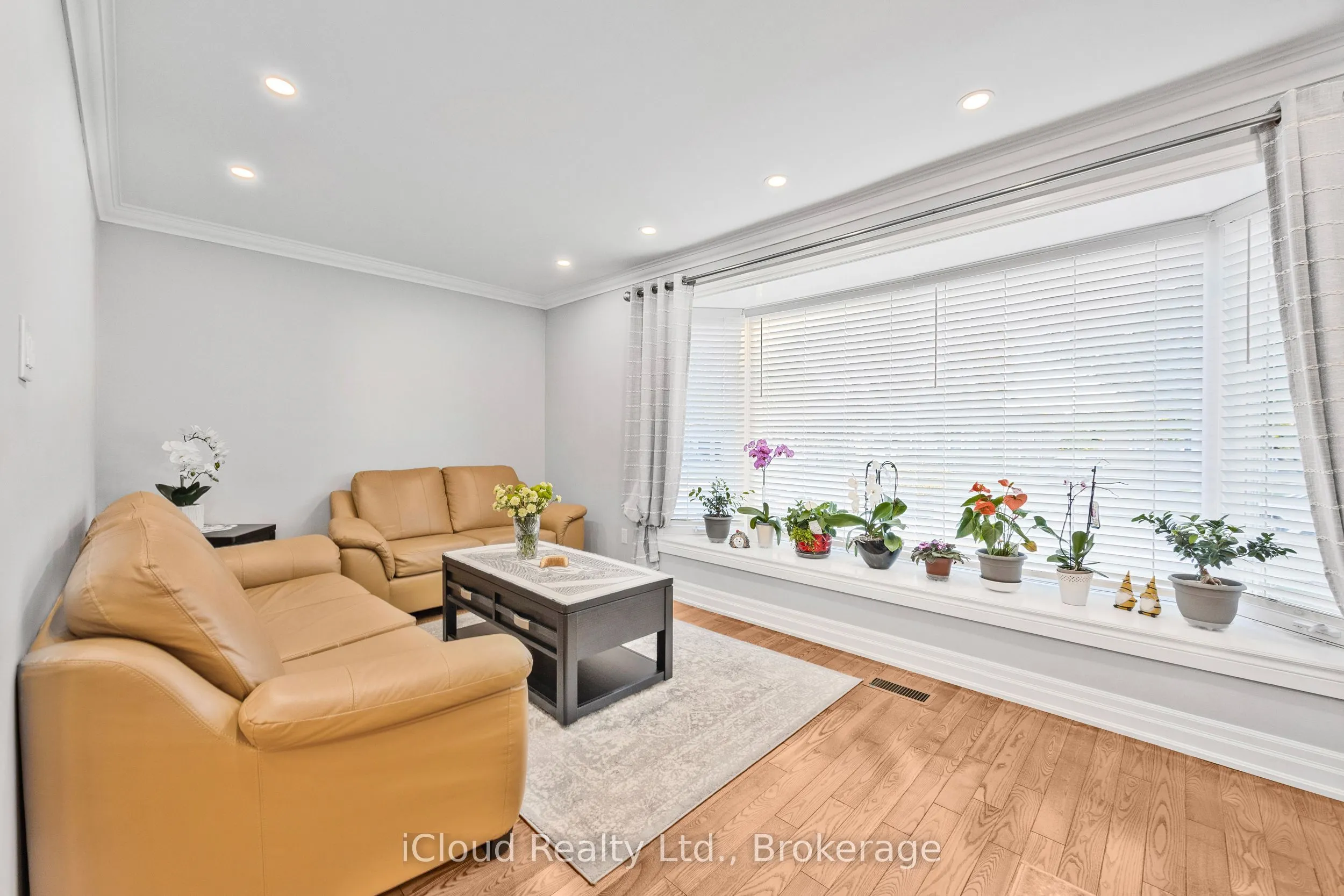 52 Kimbark Drive N