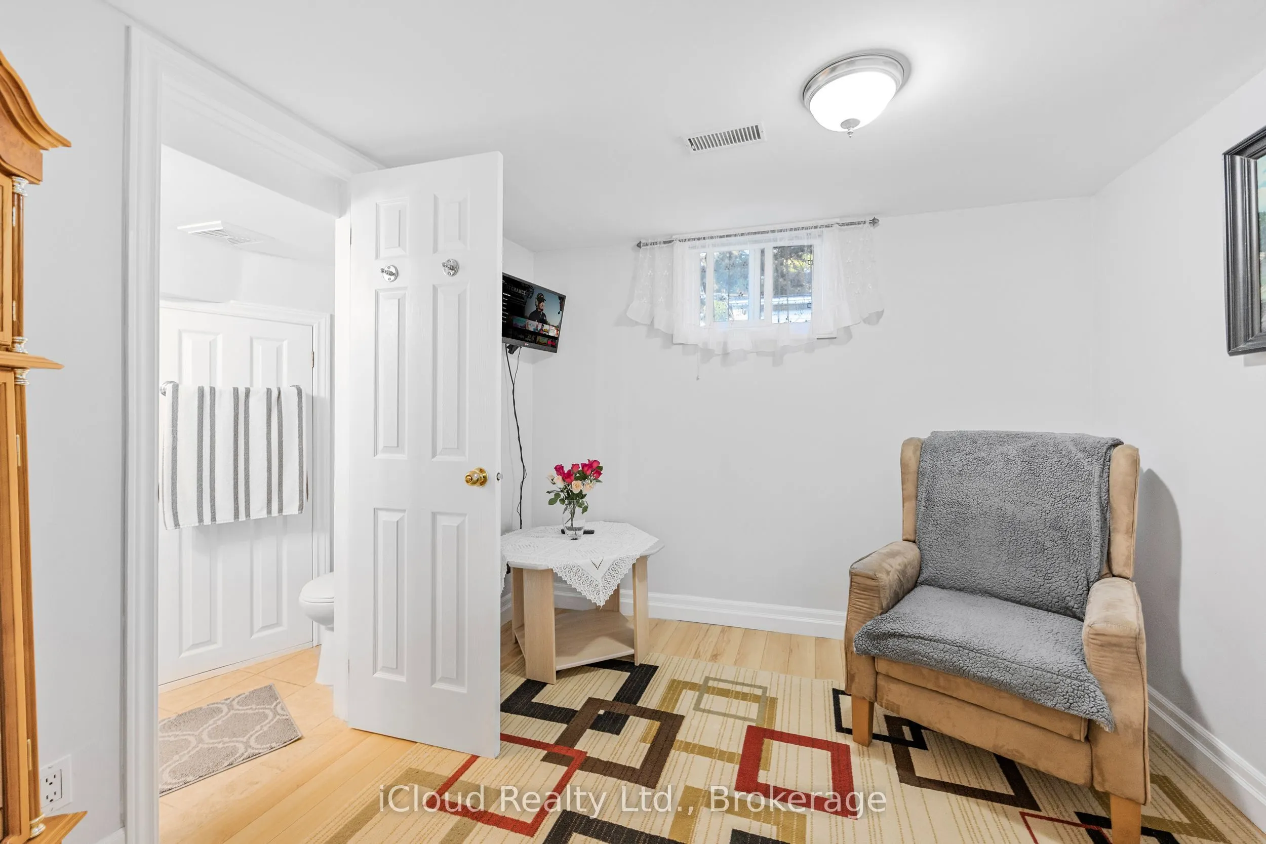 52 Kimbark Drive N