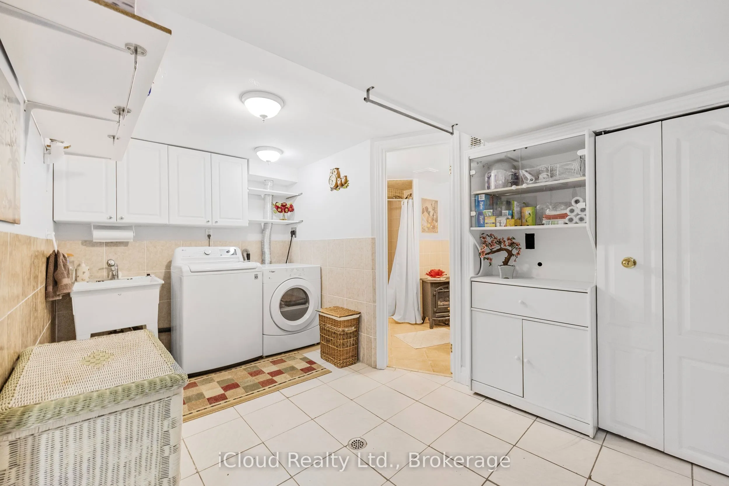 52 Kimbark Drive N